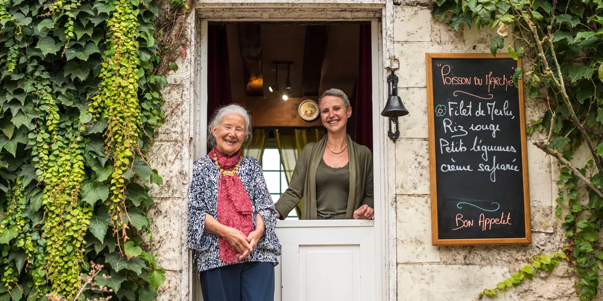 BMG hosts in France, Beatrice and Alexandra