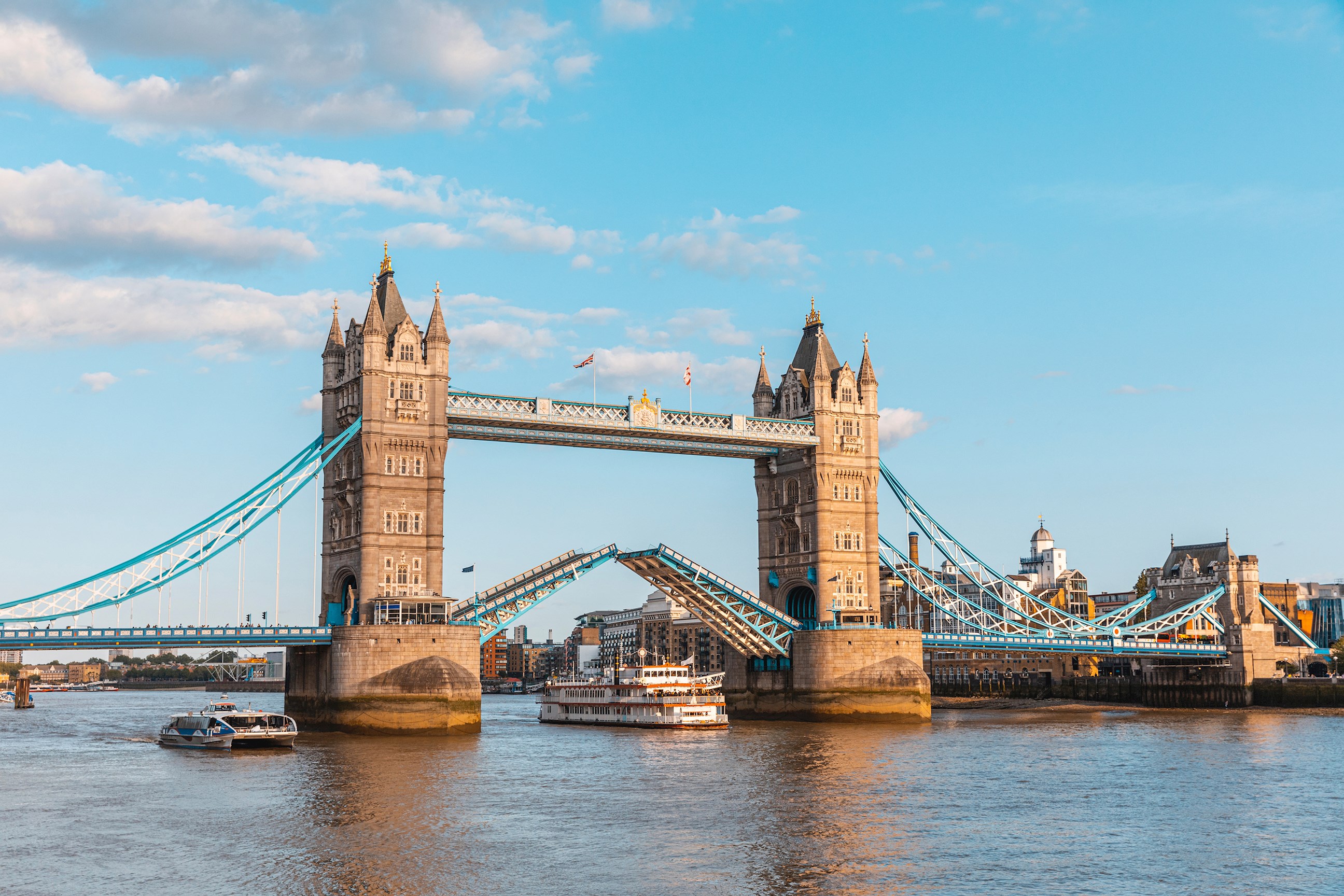 thames-river-dinner-cruise-london-england.jpg