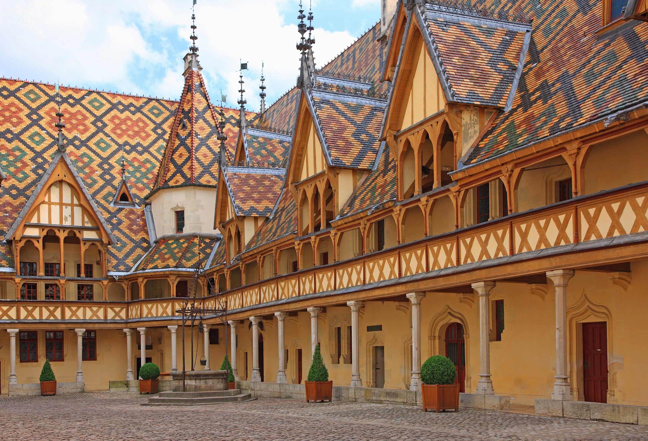 hospices-de-beaune-beaune-france.jpg