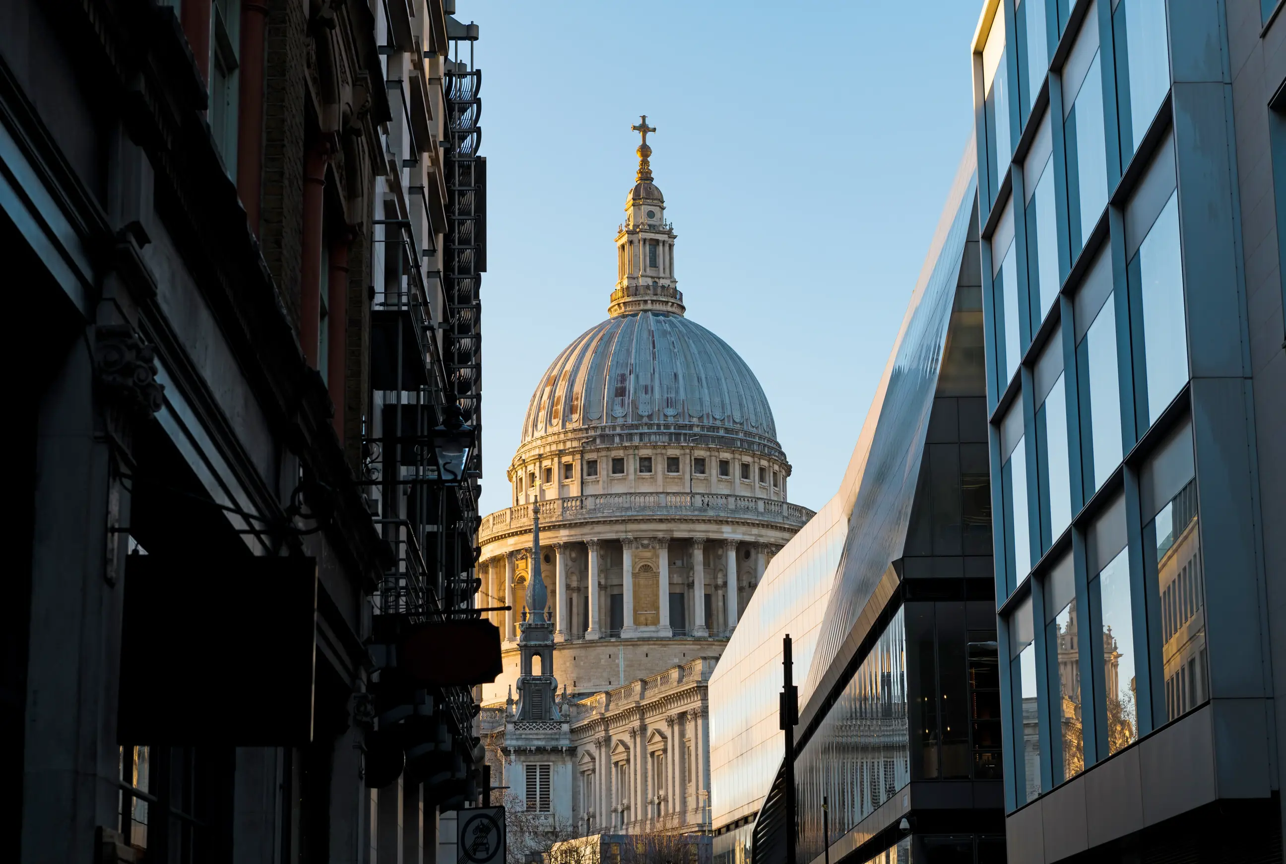 day-hero-st-pauls-cathedral-london-england.webp