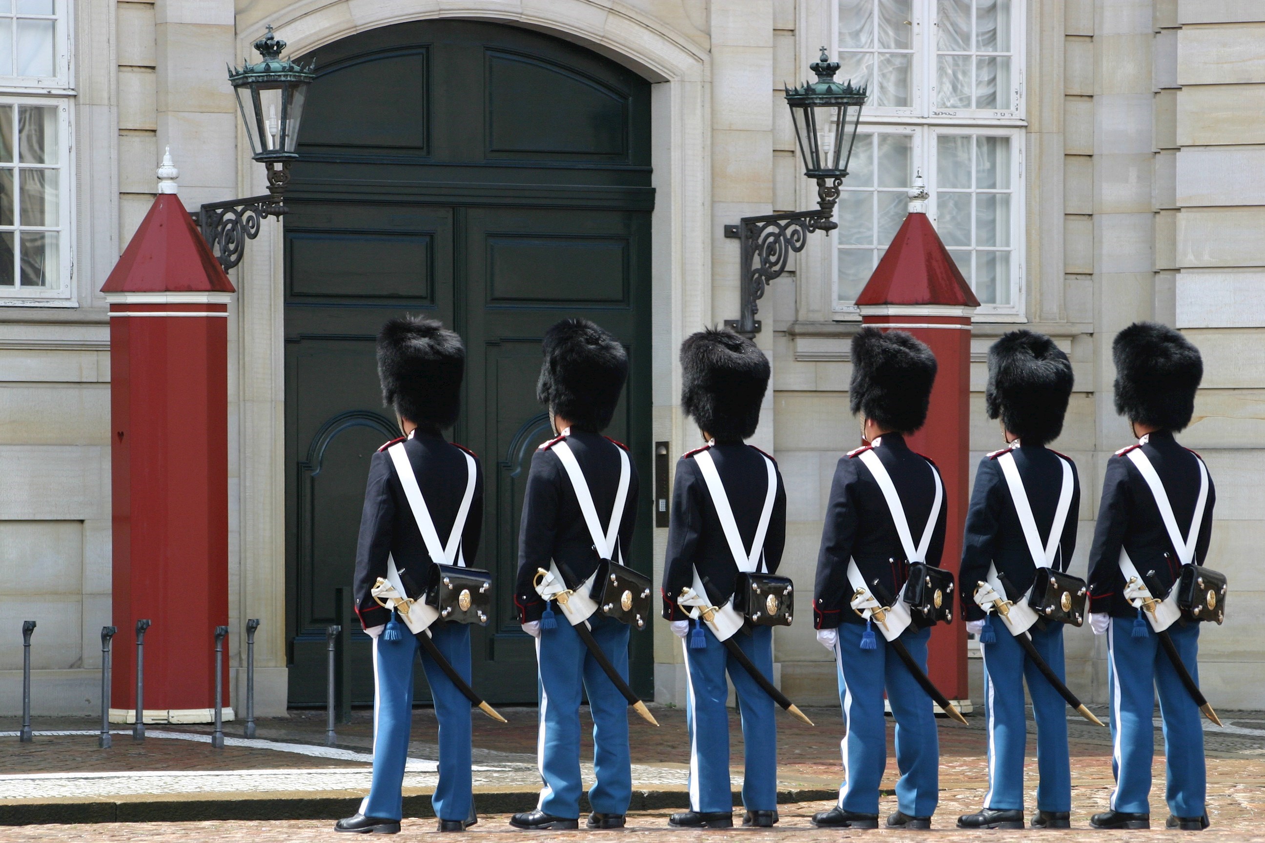 guards-amalienborg-palace-copenhagen-denmark.jpg