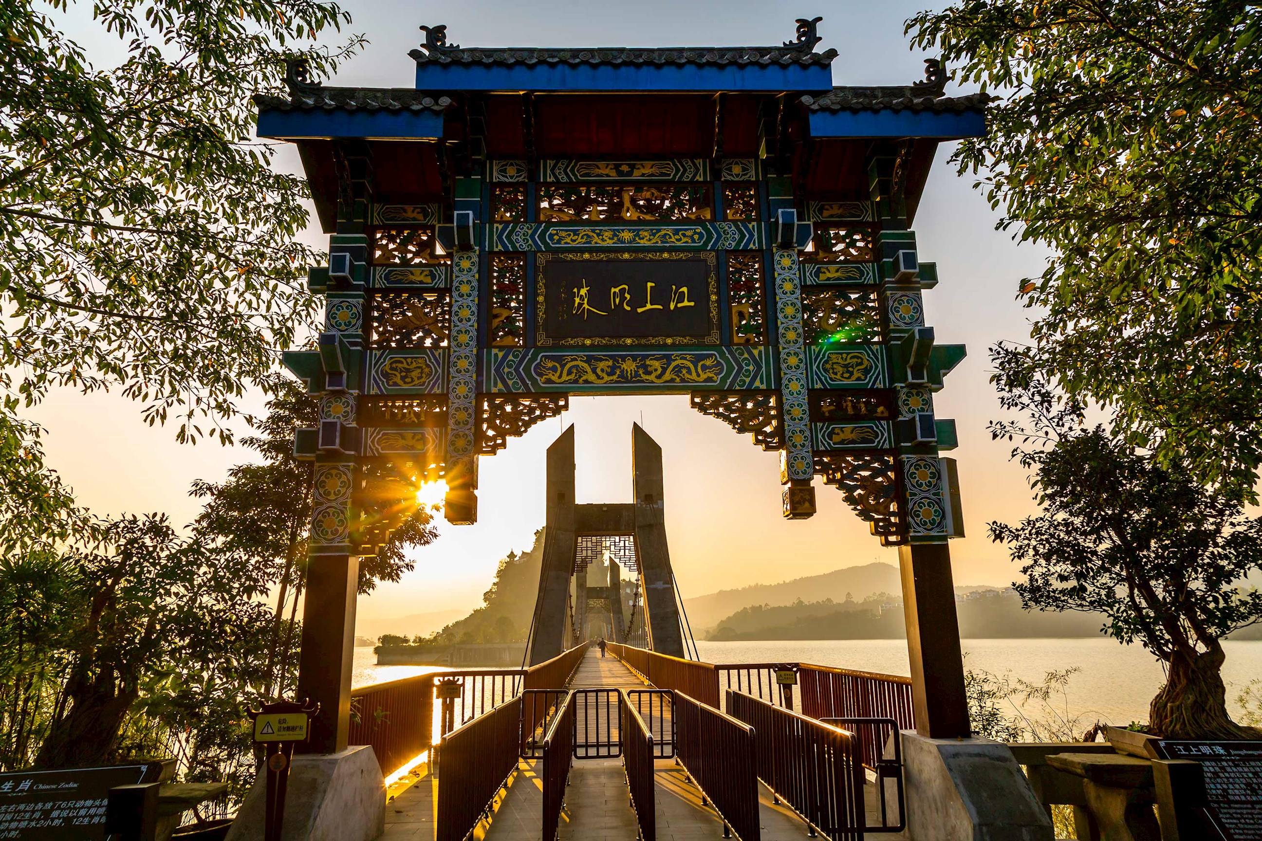 shi-baozhai-pagoda-yangtze-china.jpg