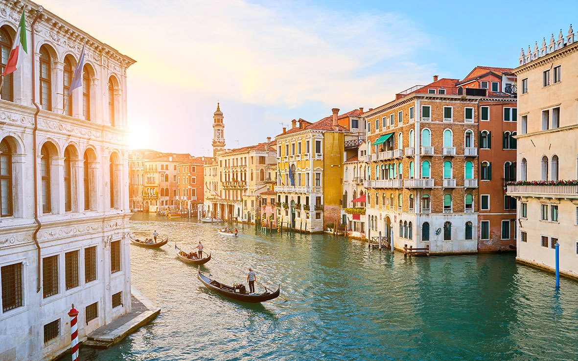 gondaliers-sunset-venice-italy.jpg