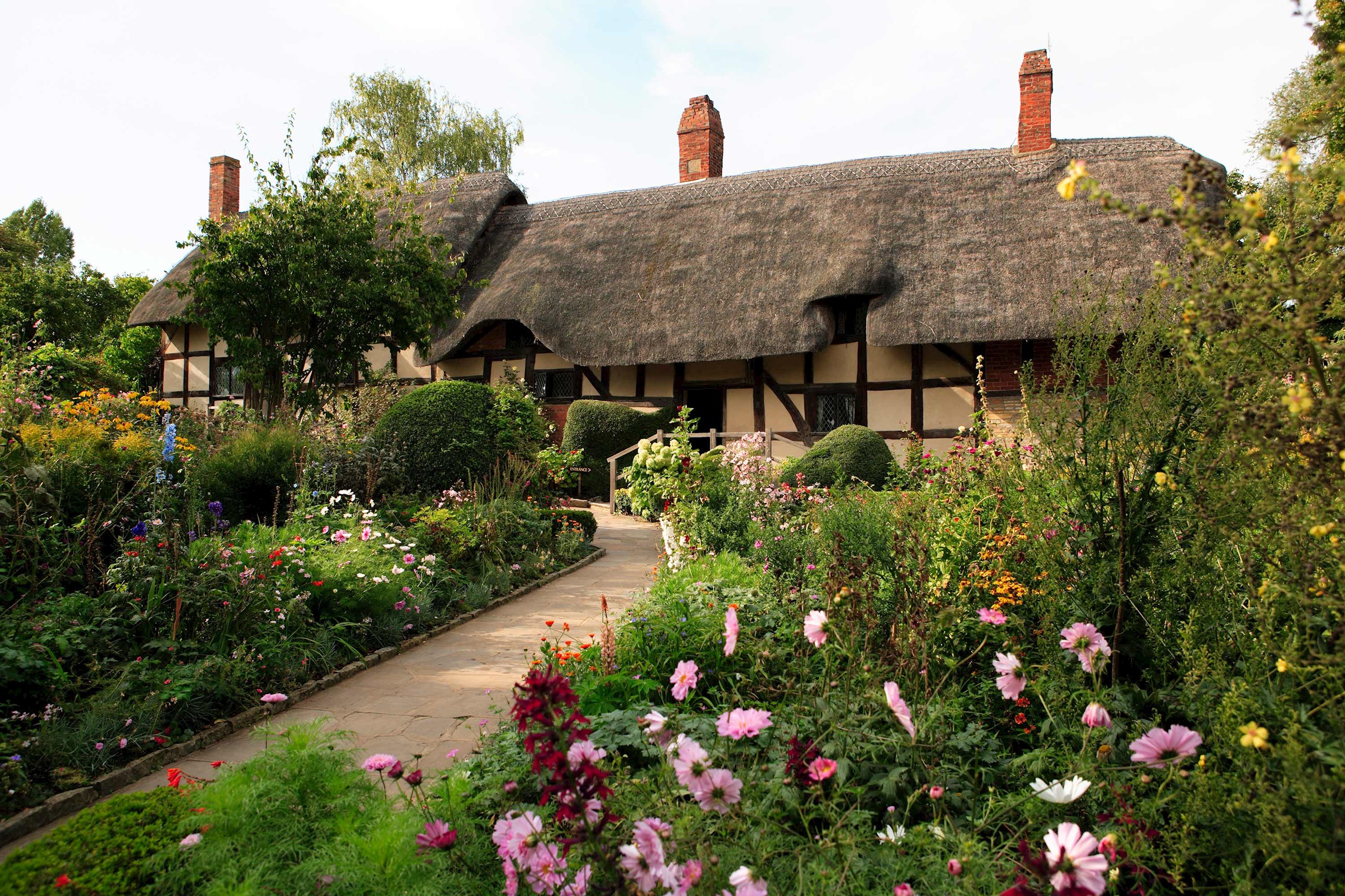 anne-hathaways-cottage-stratford-upon-avon-england.jpg