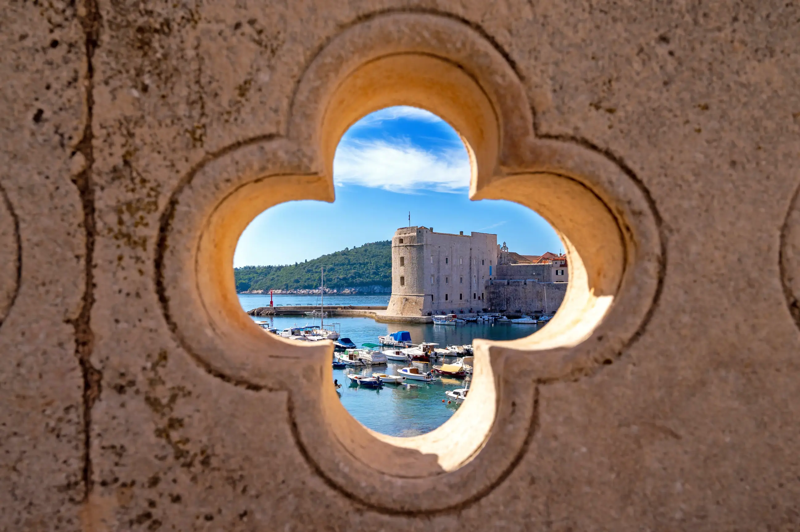 day-hero-harbour-and-old-town-dubrovnik-croatia.webp