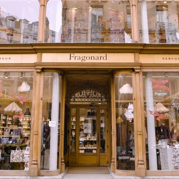 create-unique-fragrance-famous-perfumeries-paris-france.jpg