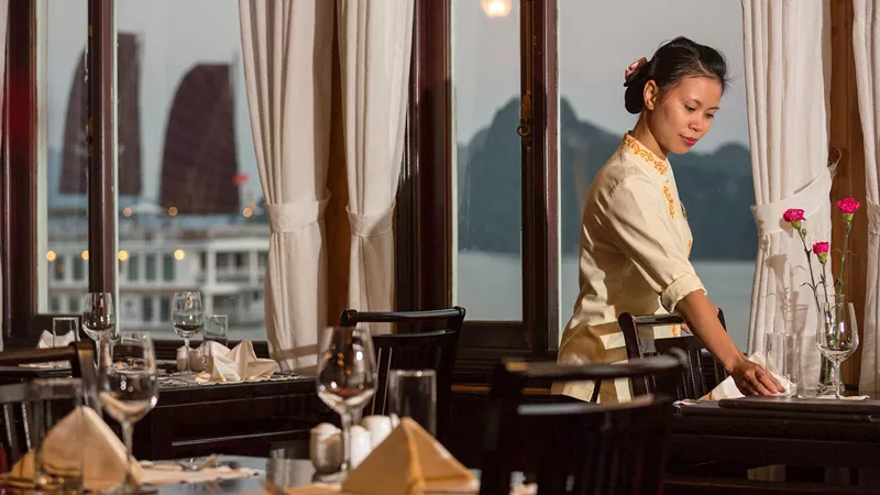 Stay on traditional Vietnamese Junk boat in Halong Bay