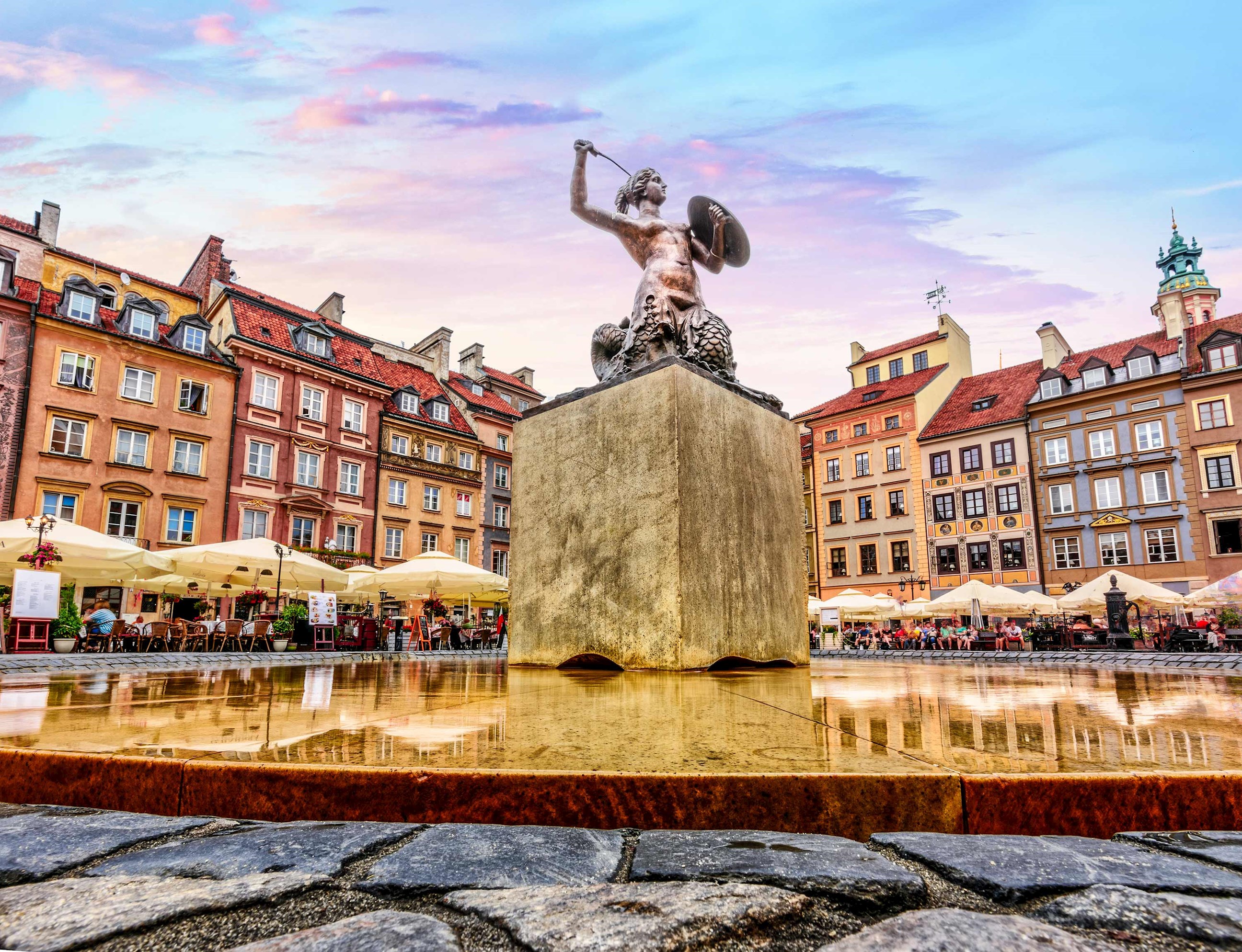 statue-saint-anne-main-square-warsaw-poland.jpg