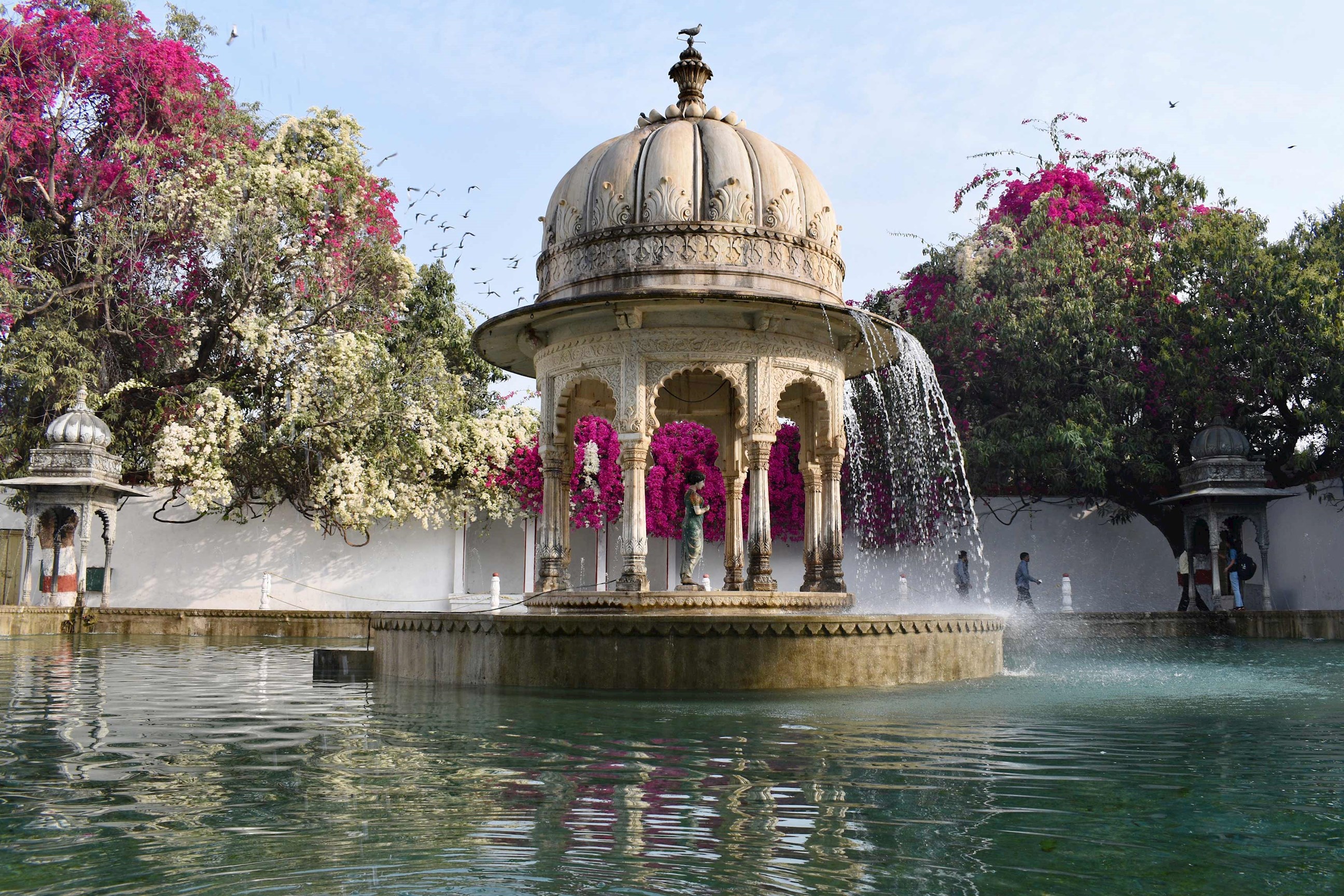 visit-saheliyon-ki-bari-garden-of-maidens-udaipur-india.jpg