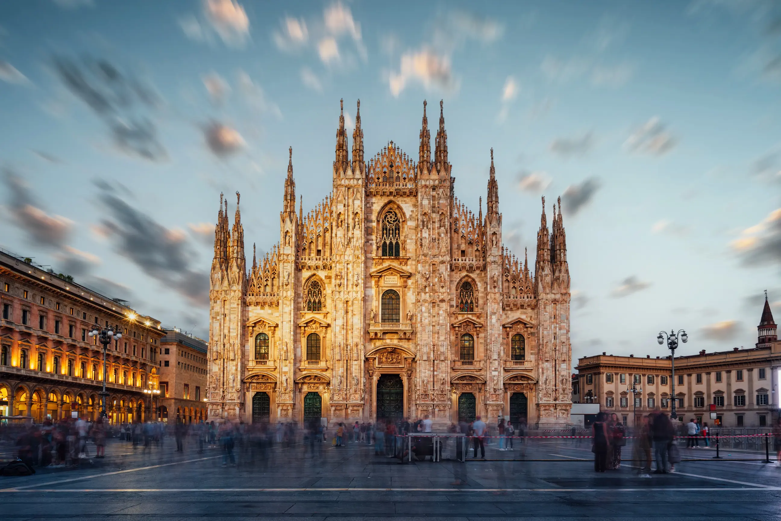 day-hero-cathedral-duomo-milan-italy.webp