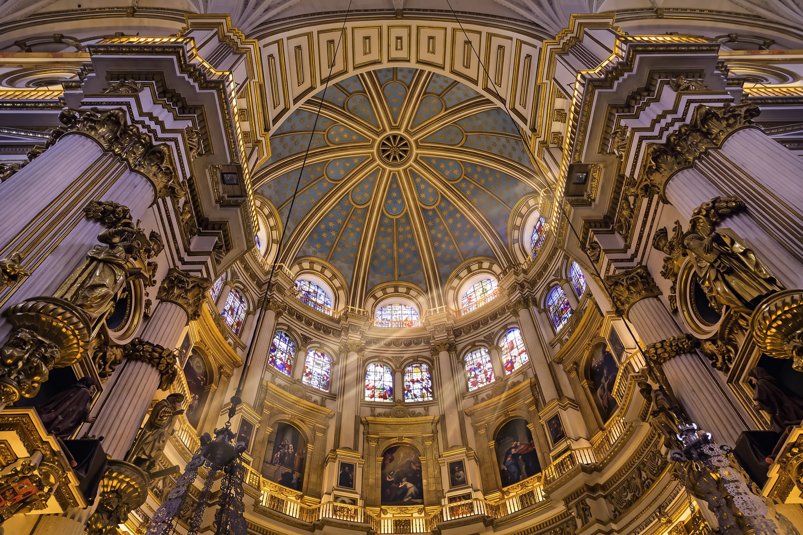 day-hero-cathedral-interior-view-granada-spain.webp