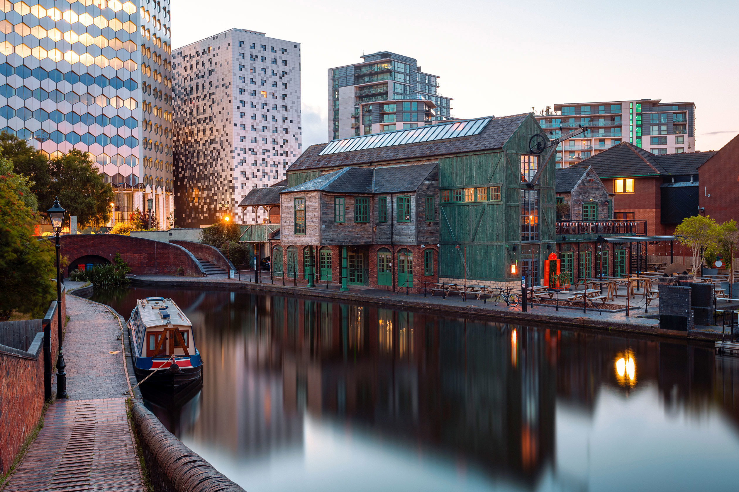 narrowboat-gas-street-basin-birmingham-england.jpg