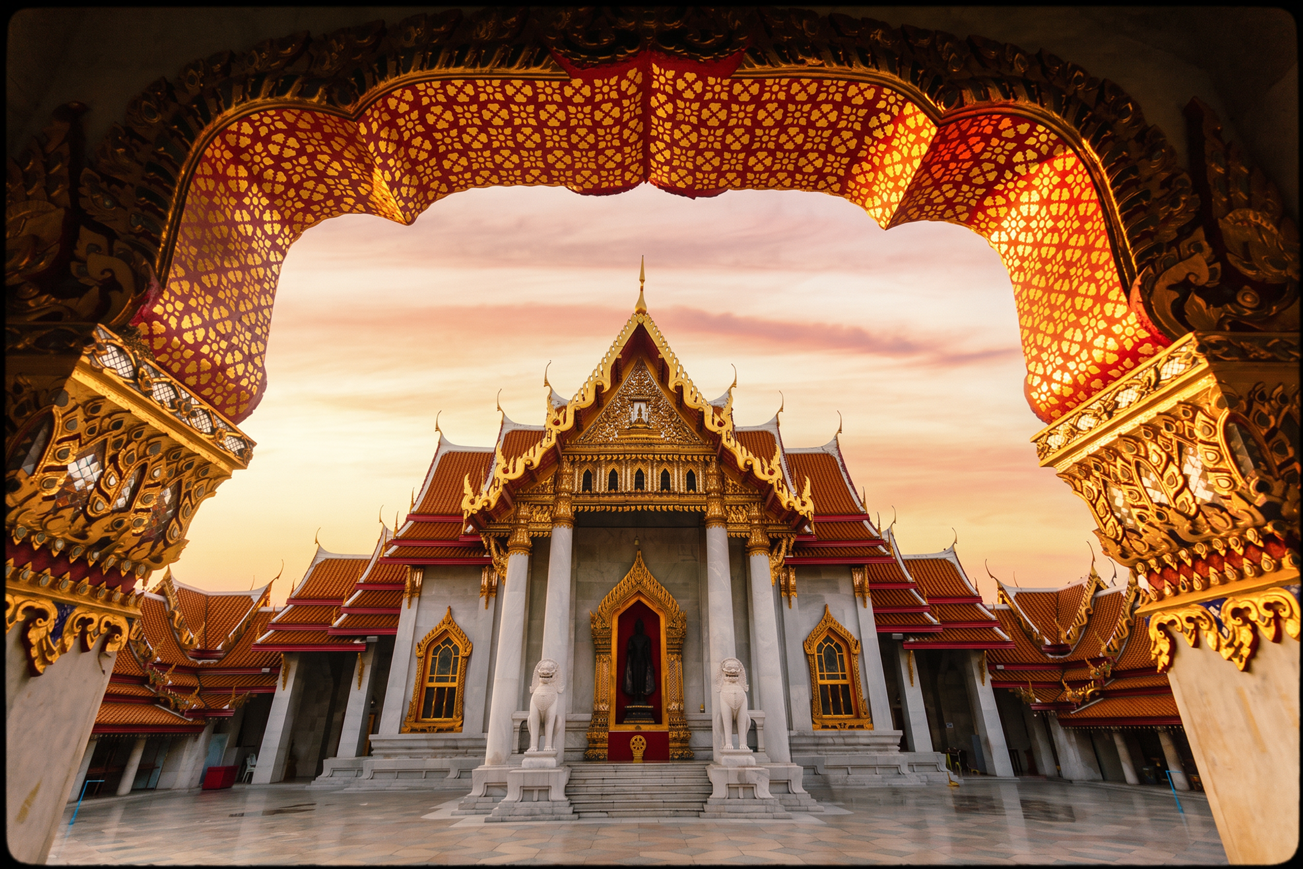 day-hero-wat-benchamabopitr-dusitvanaram-bangkok-thailand-1317366450.webp