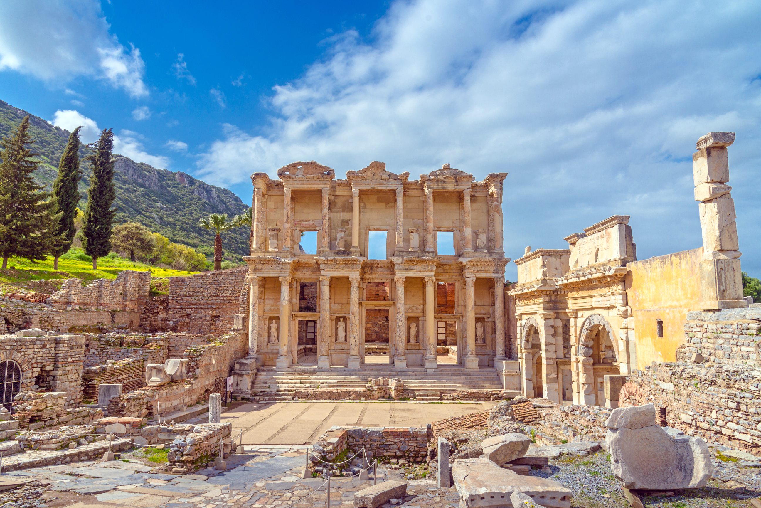 day-hero-library-of-celsus-is-an-ancient-roman-building-ephesus-turkey-1182820707.webp