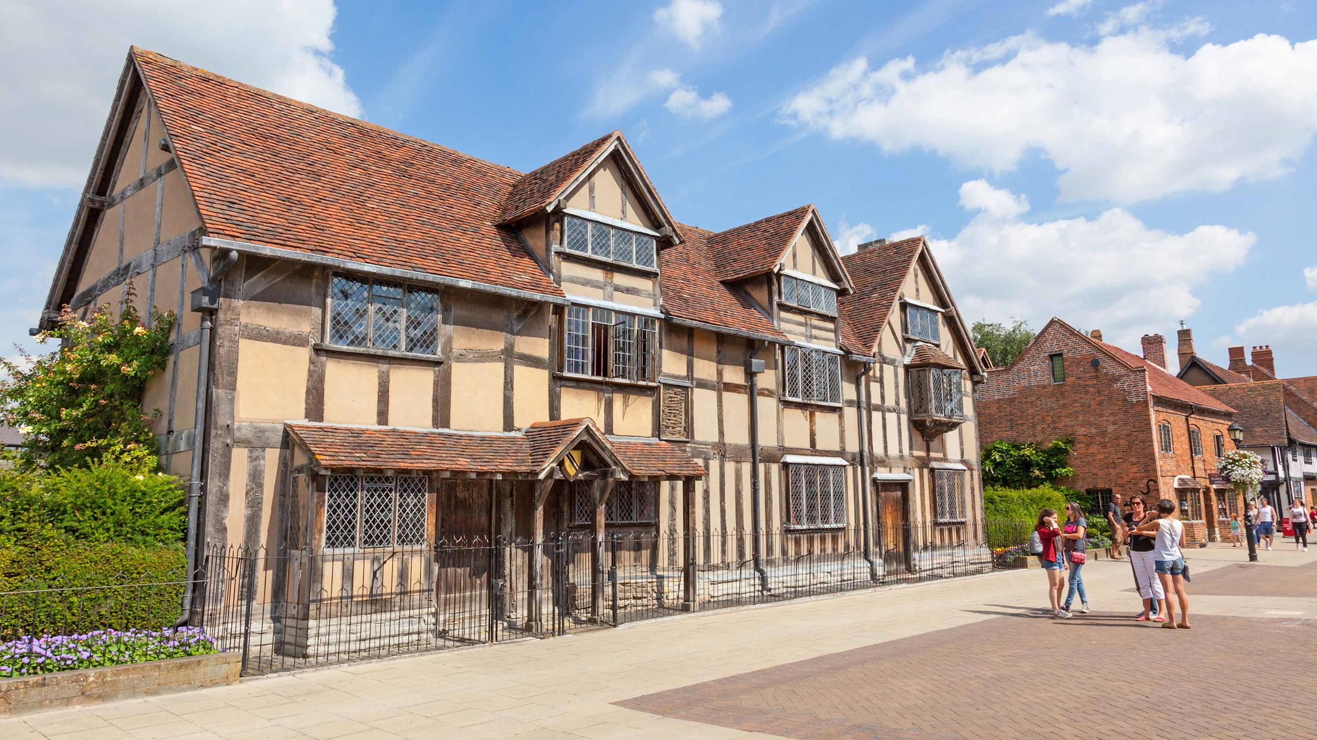 shakespeares-birthplace-stratford-upon-avon-england.jpg