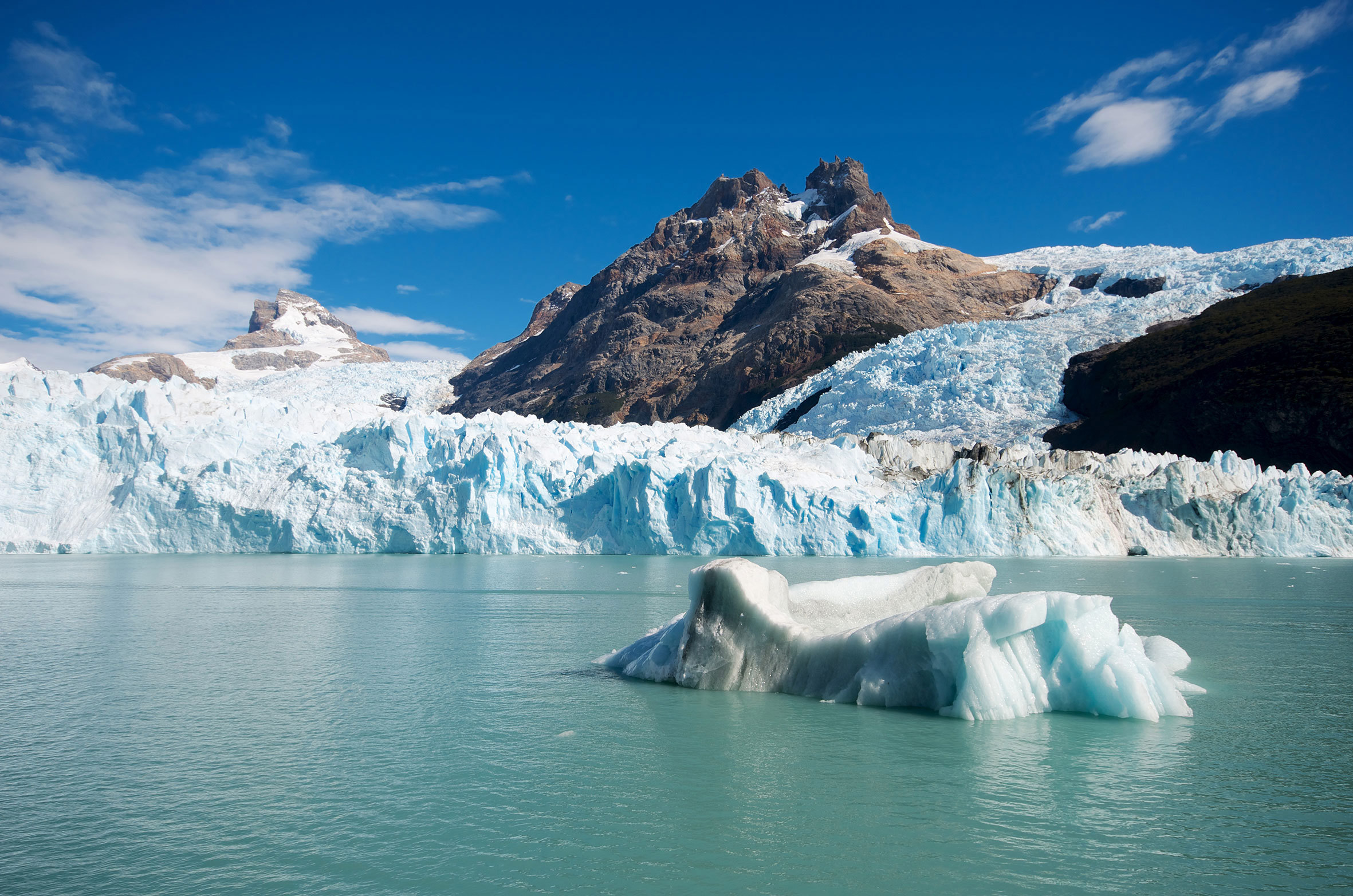 glacier-2-el-calafate-argentina-gettyimages-173746460.jpg