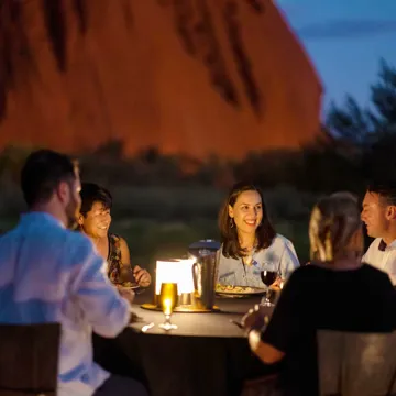 enjoy-barbecue-dinner-uluru-australia.jpg