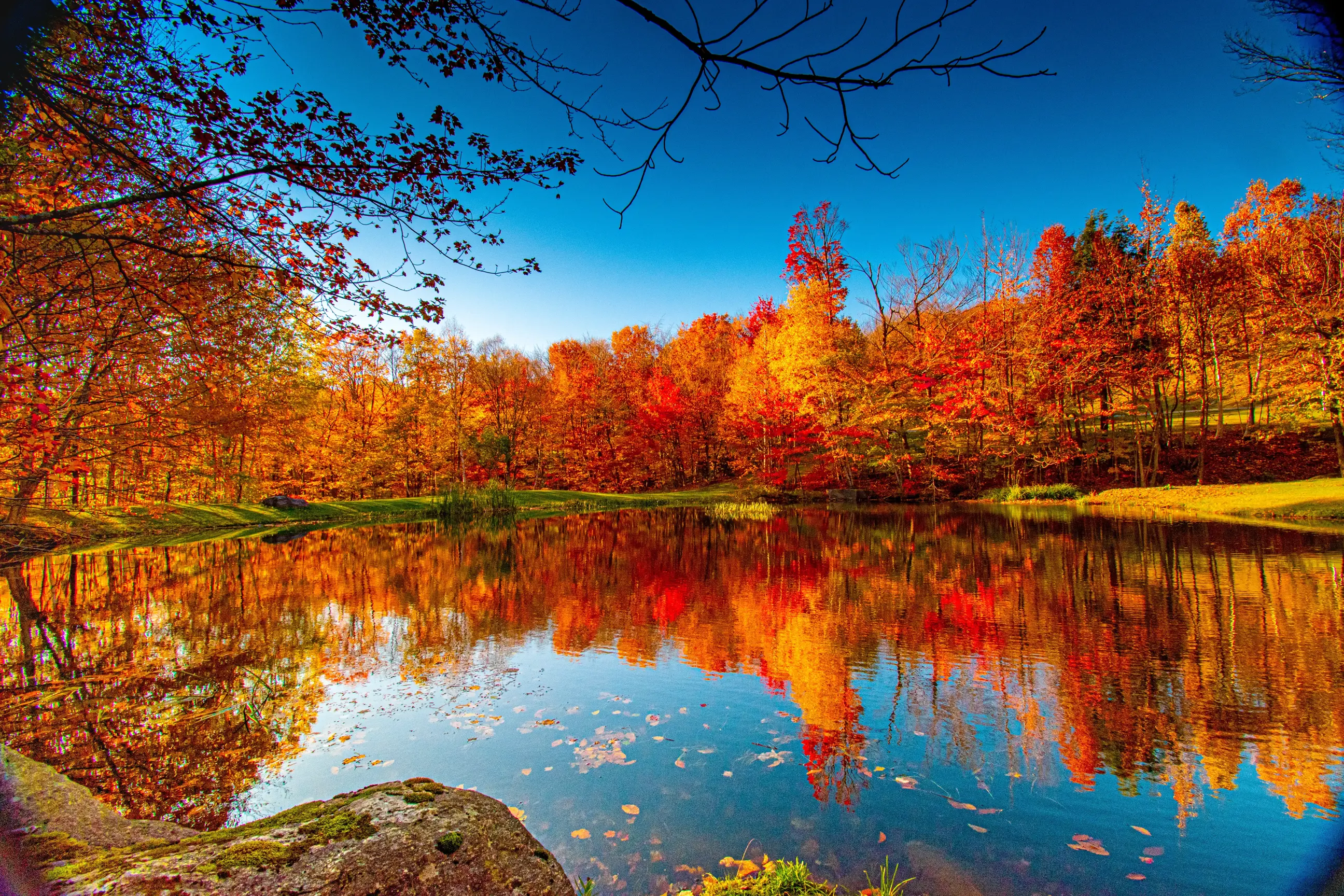 day-hero-reflections-franconia-notch-usa-1319163336.webp