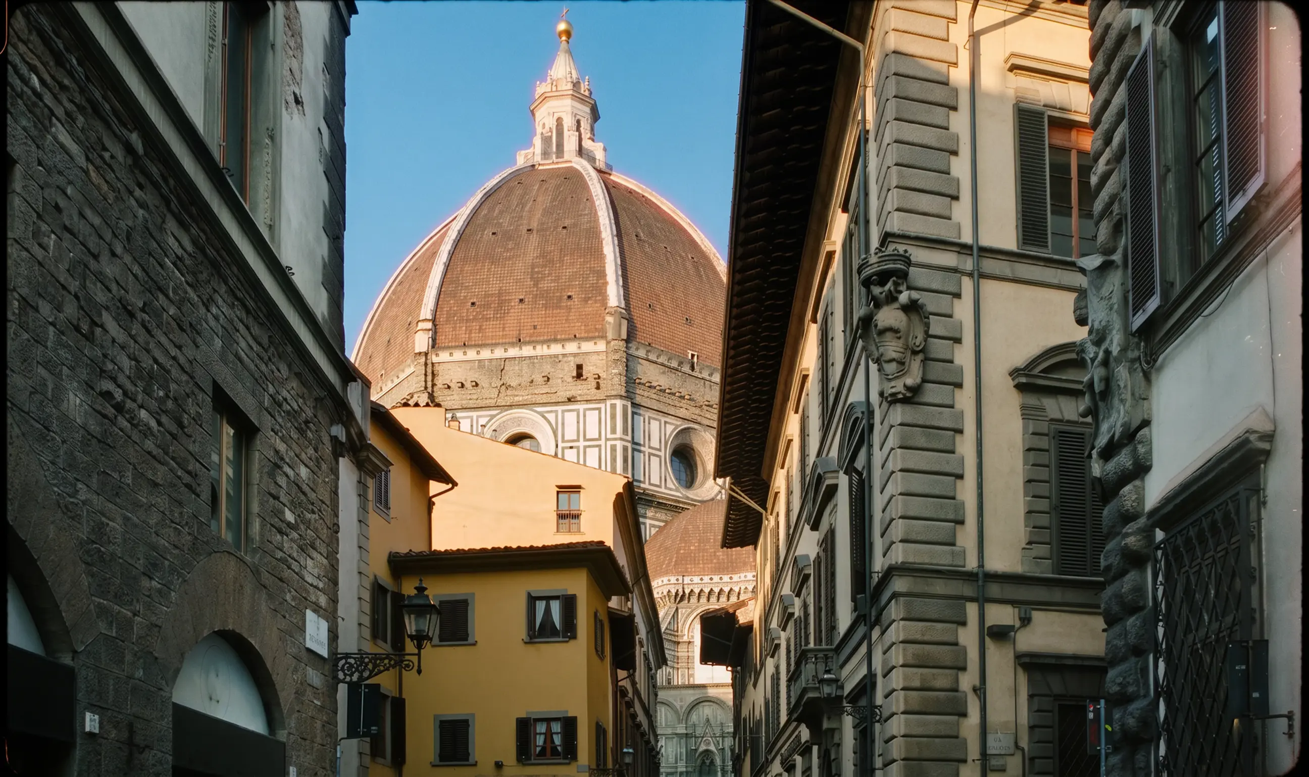 day-hero-dome-from-the-street-florence-italy.webp