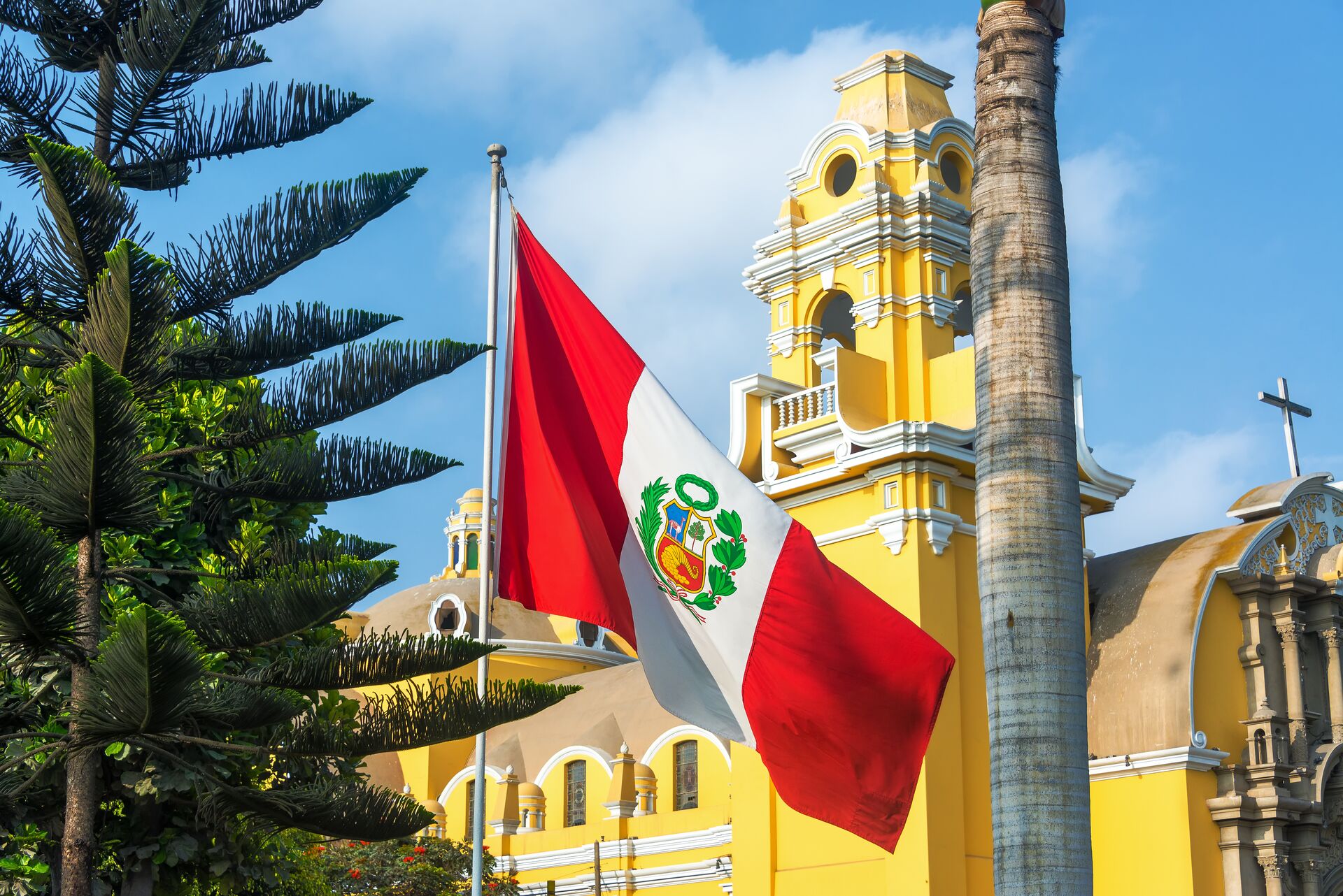 peru-flag-in-front-of-church-475480384.jpg