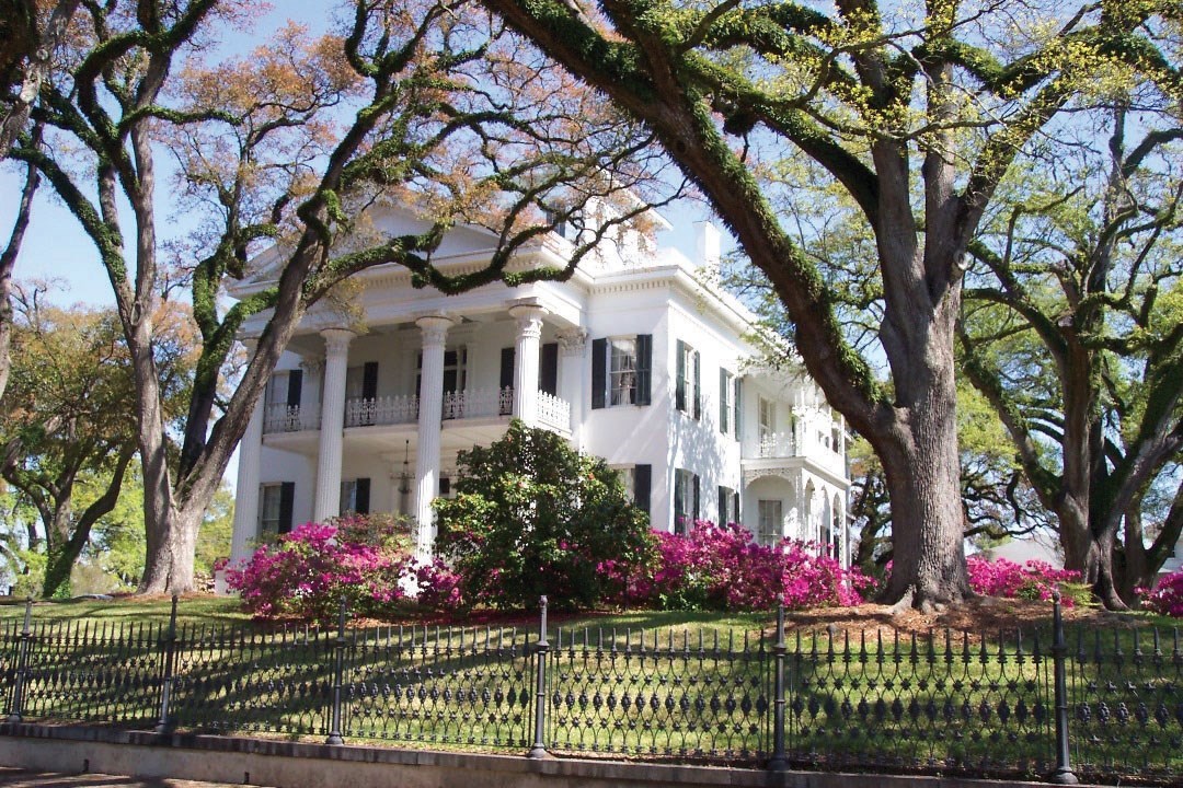 antebellum-mansion-tour-natchez-usa.jpg