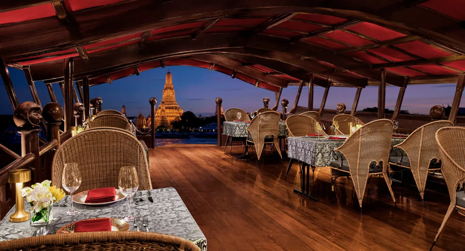 anantara_riverside_bangkok_manohra_cruise.webp