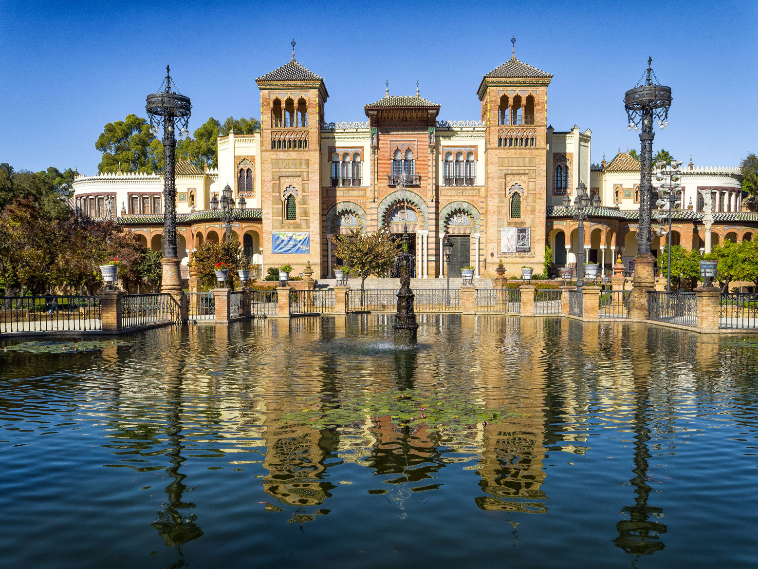 parque-de-maria-liuisa-seville-spain.jpg