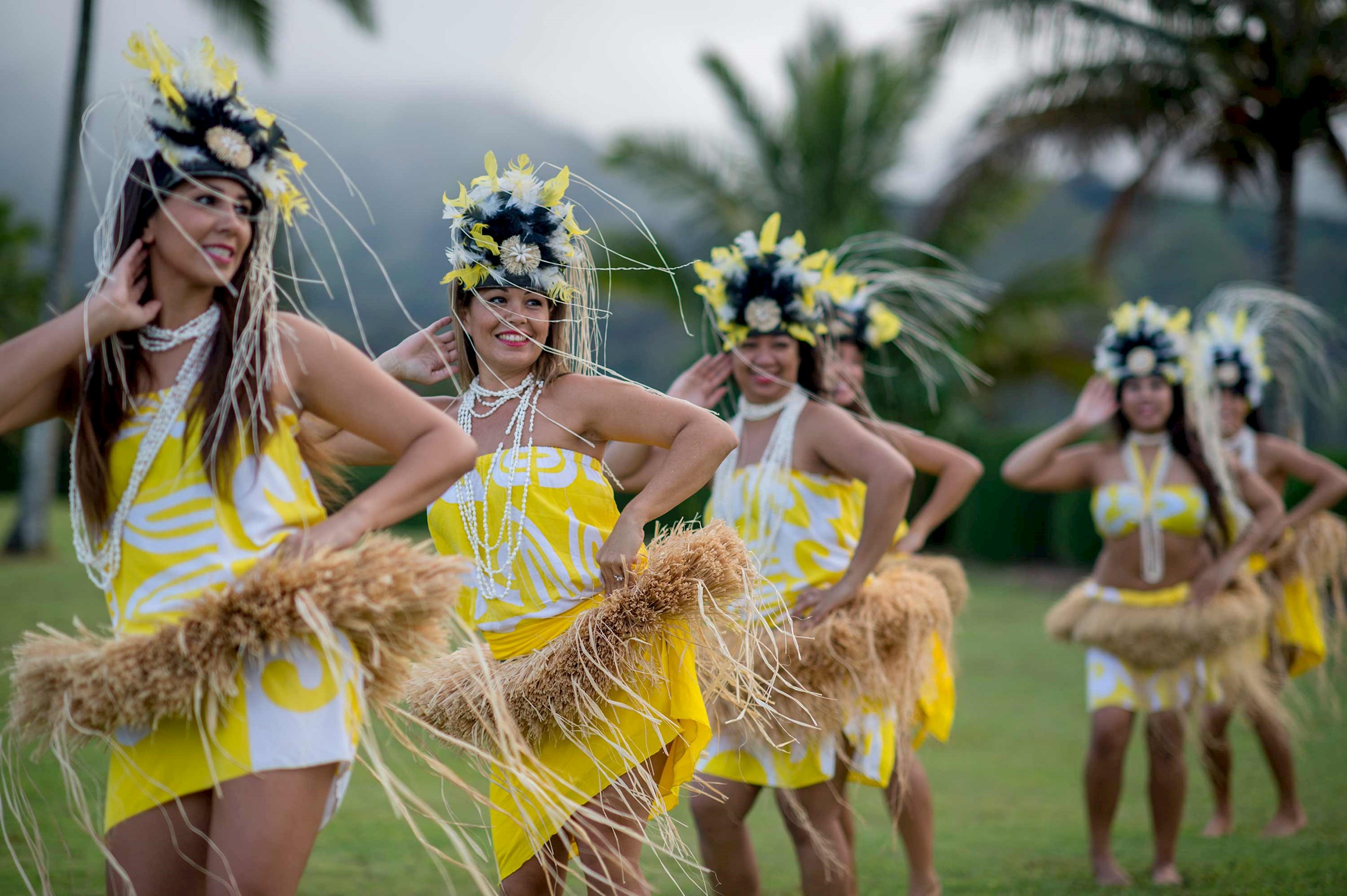 visit-spectacular-42-acre-polynesian-cultural-center-oahu-usa.jpg