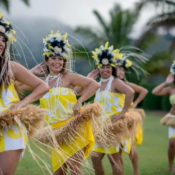 visit-spectacular-42-acre-polynesian-cultural-center-oahu-usa.jpg