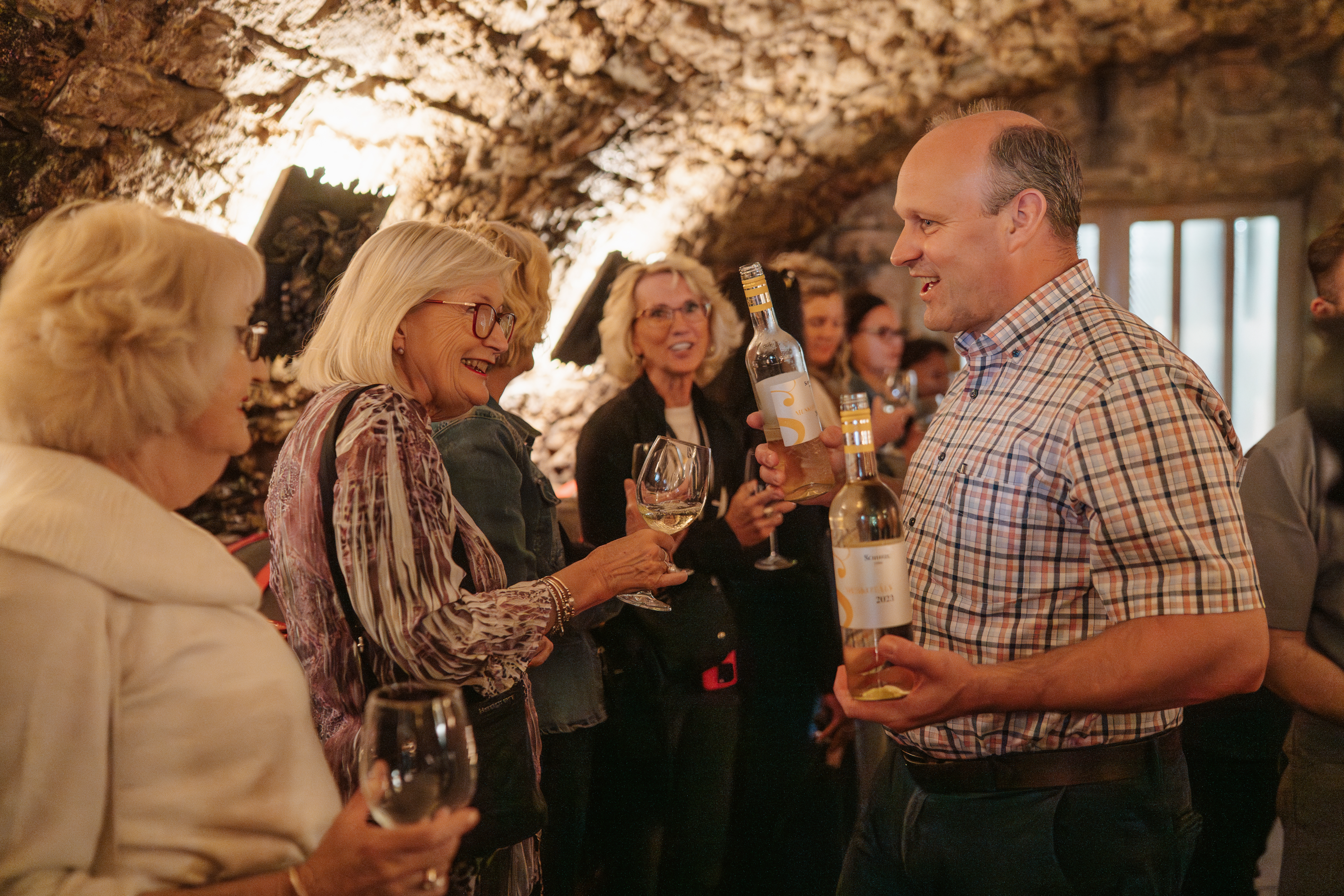 TUA Budapest BMG Schieszl Konrad Host 4