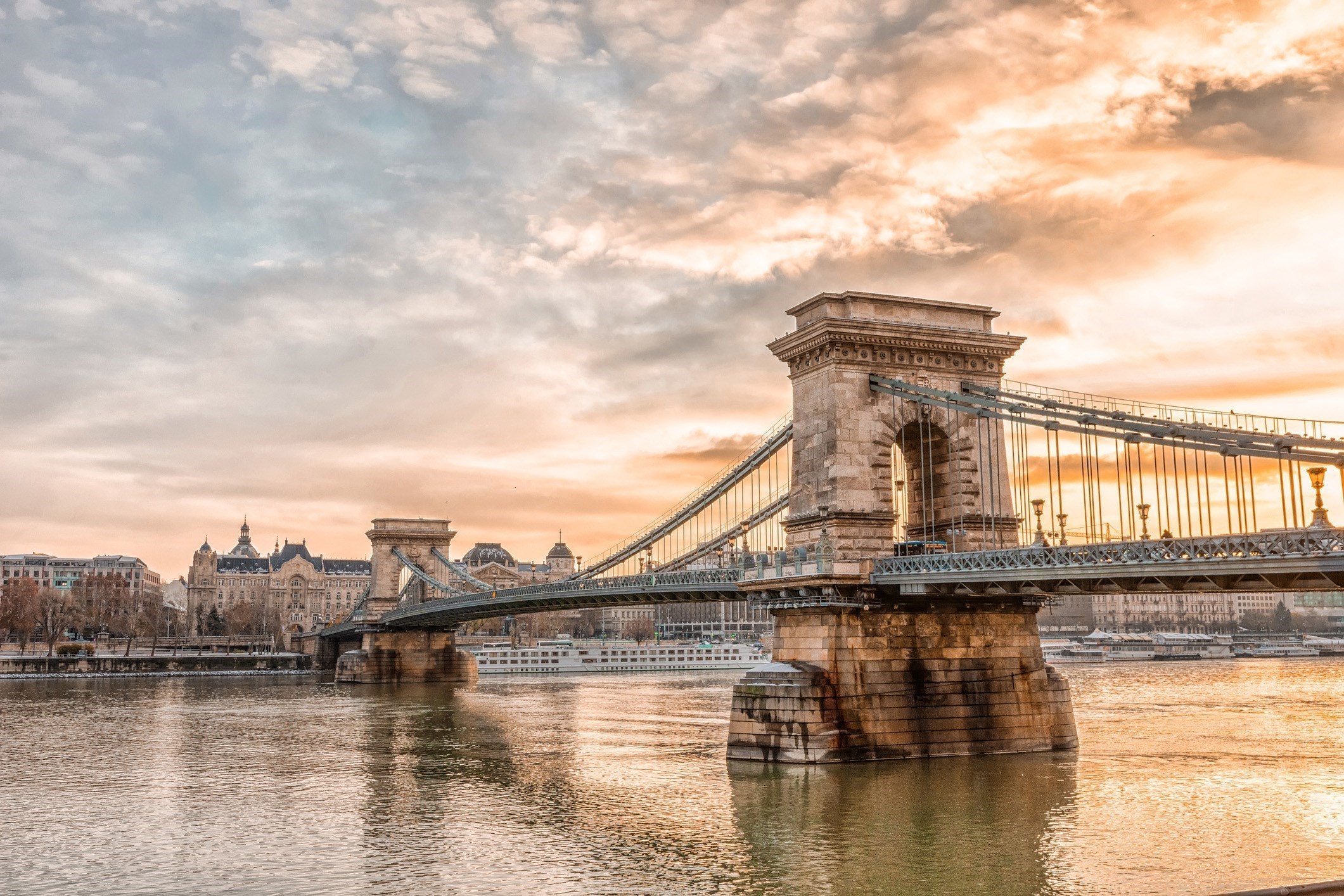 arrive-budapest-hungary.jpg