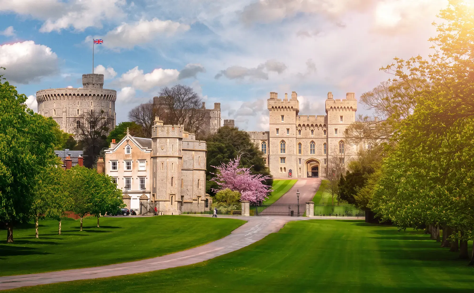 day-hero-windsor-castle-windsor-england.webp
