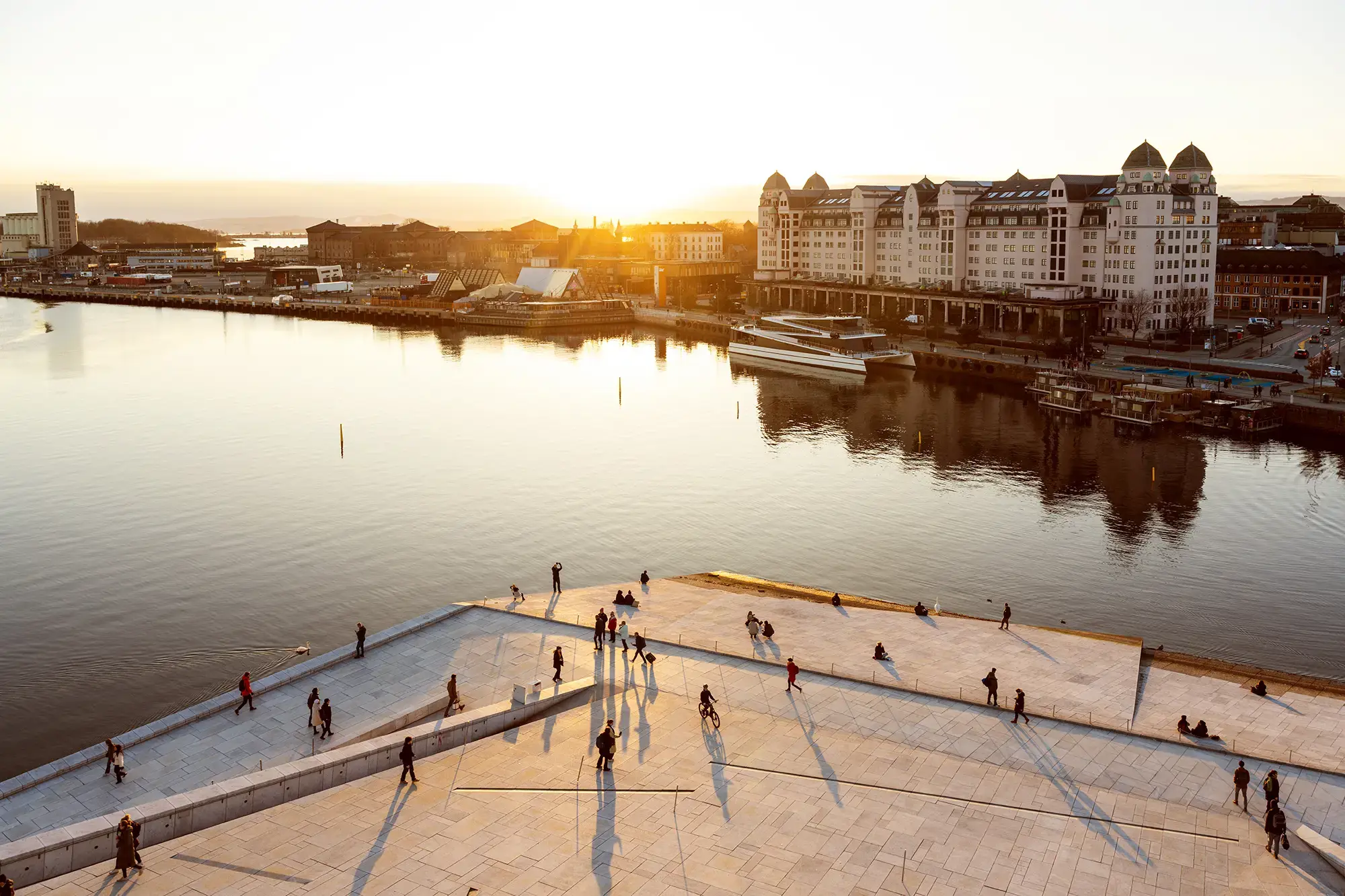 day-hero-oslo-promenade-oslo-norway.webp