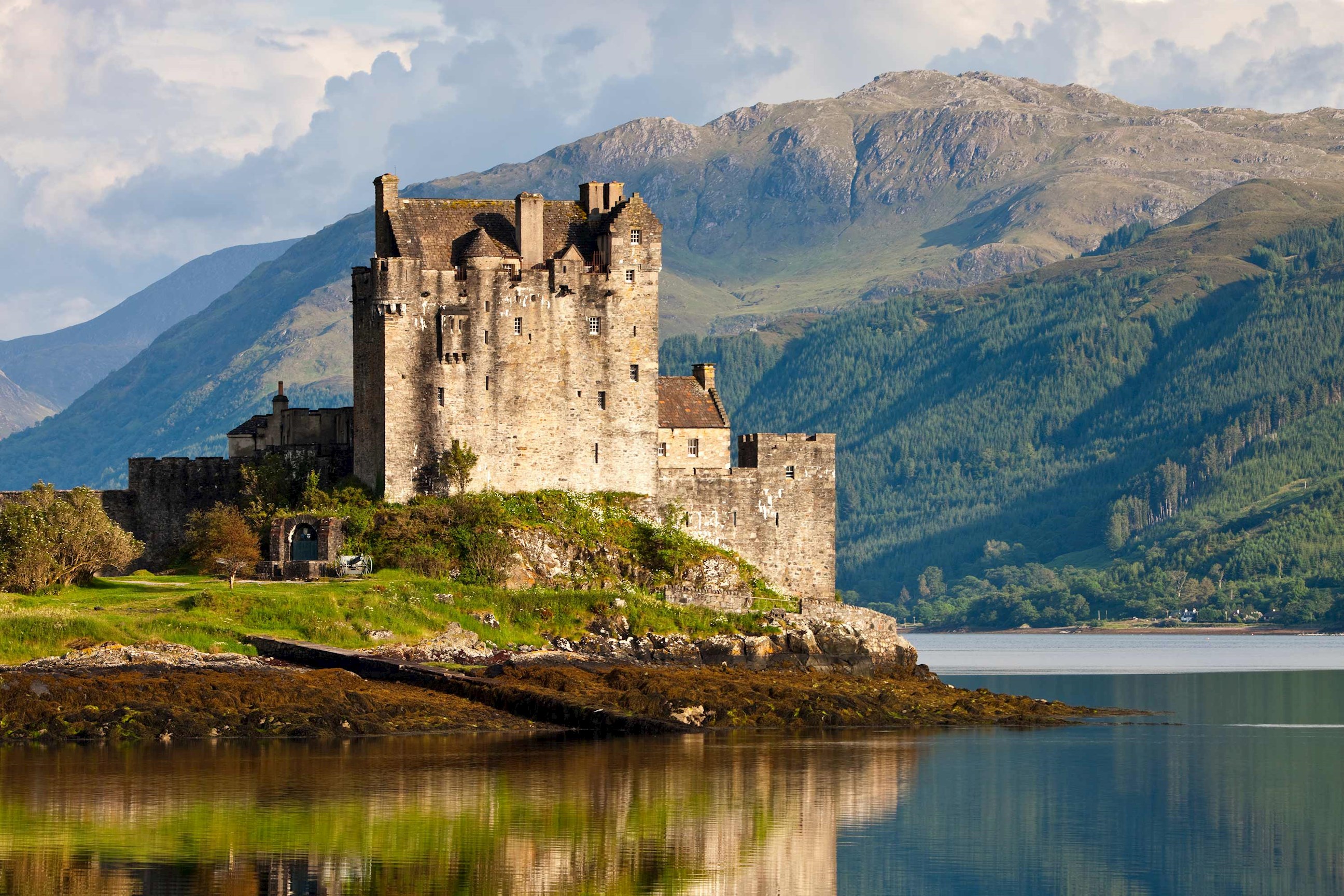 eilean-donan-castle-dornie-scotland.jpg