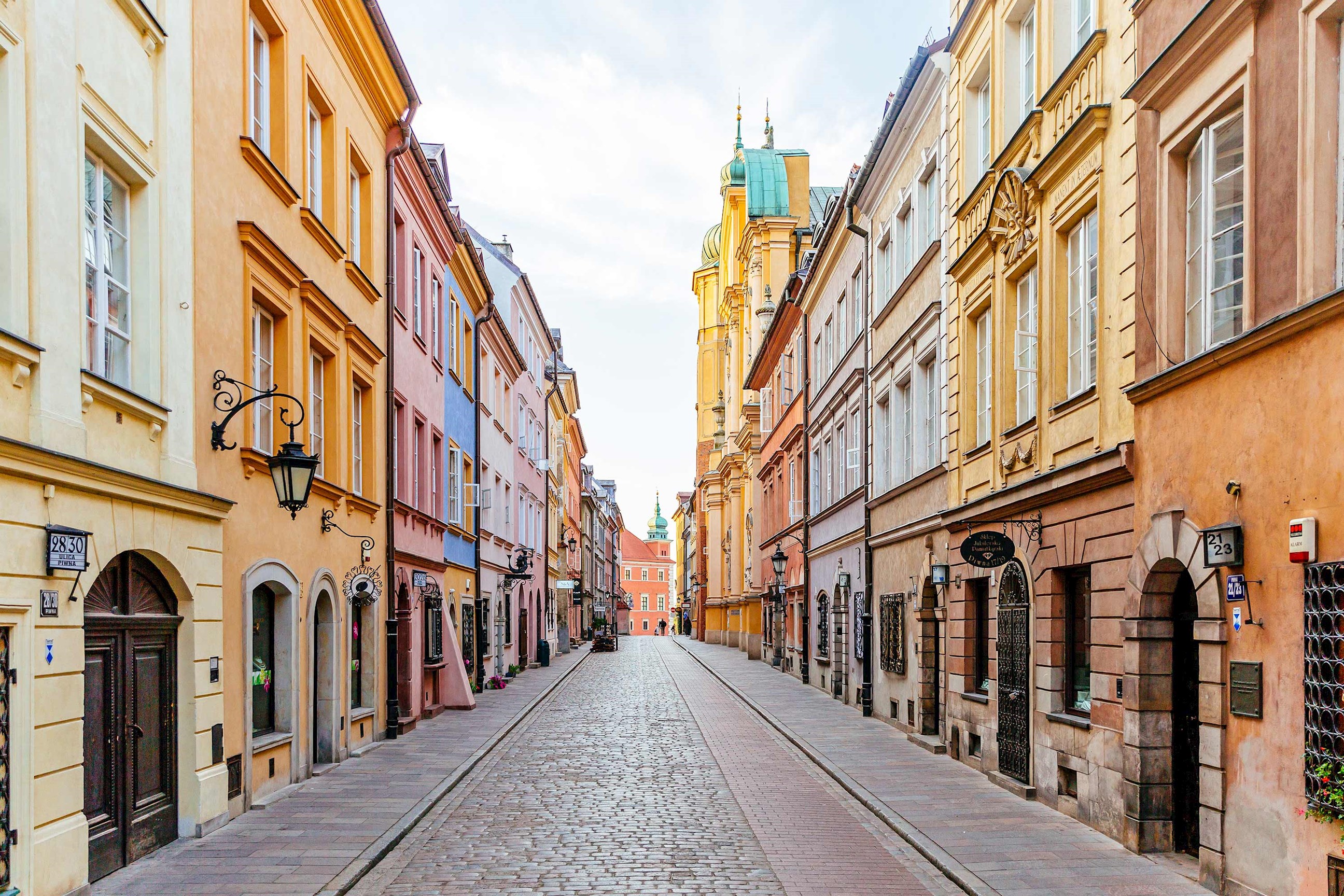 street-old-town-warsaw-poland.jpg