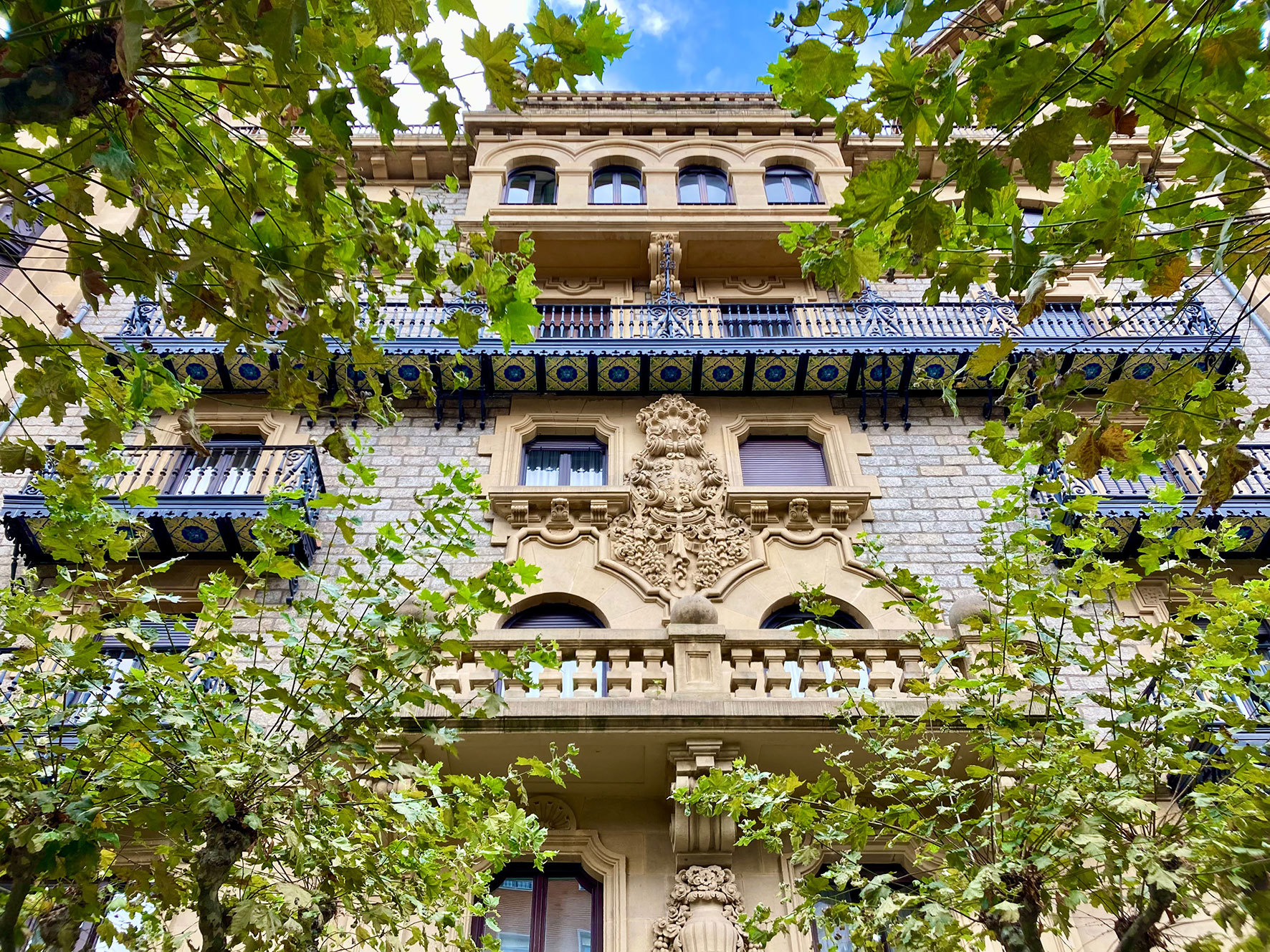 city-centre-architecture-bilbao-spain.jpg