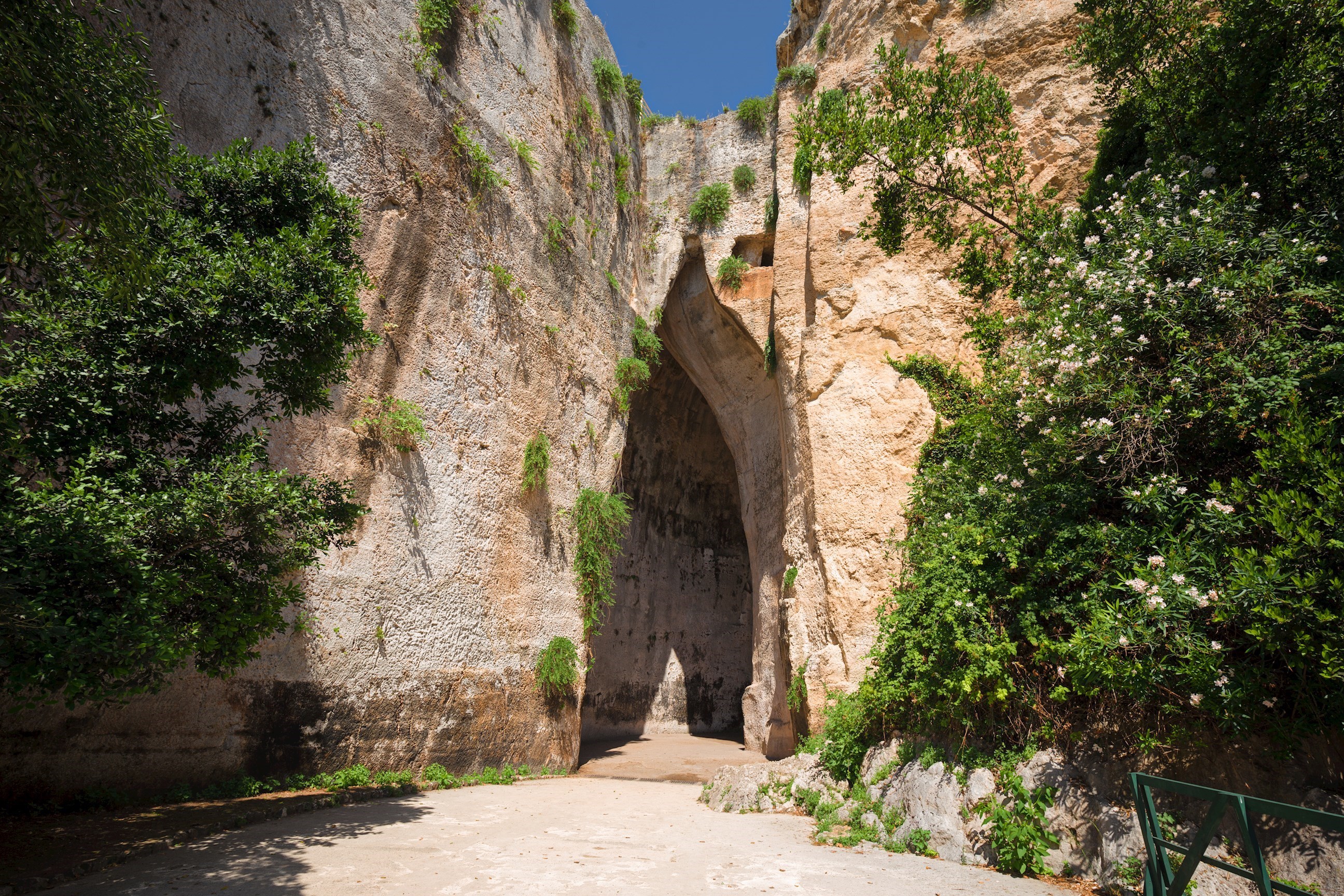 orecchio-di-dioniso-cave-syracuse-sicily-italy.jpg