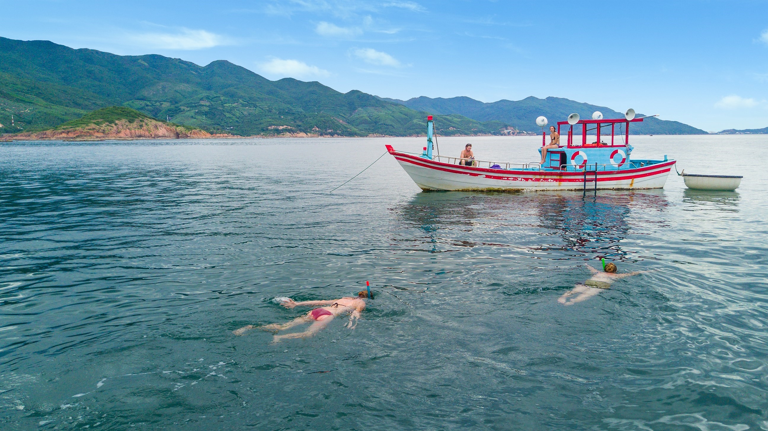 private-speedboat-ride-cham-islands-hoi-an-vietnam.jpg