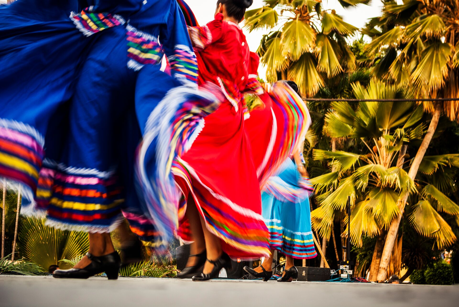Women folk dancing in Mexico