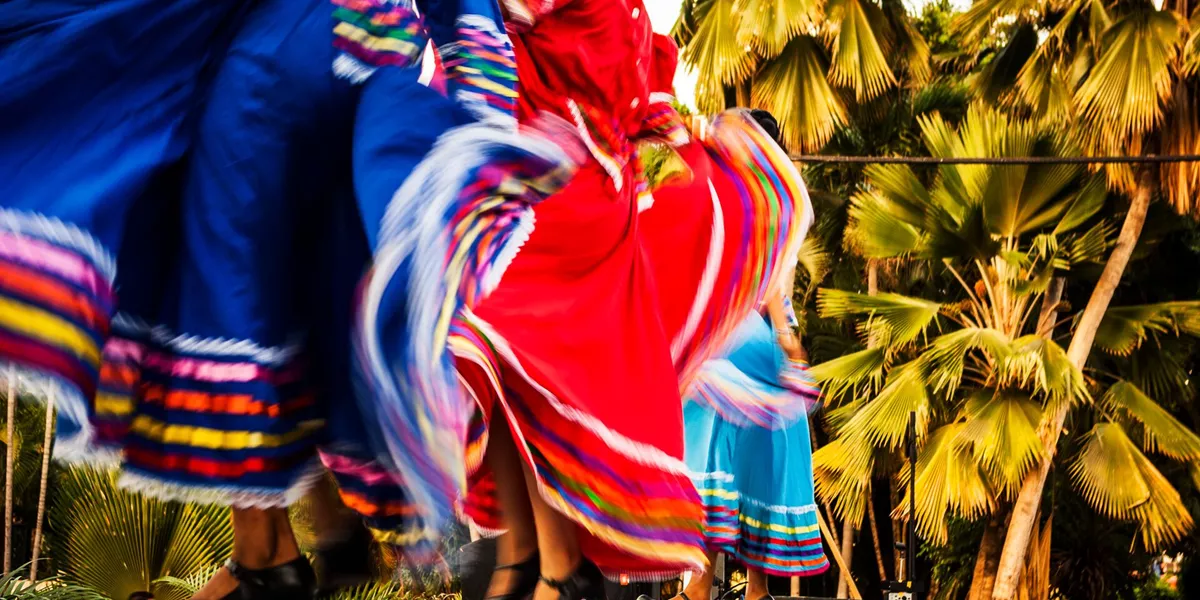 Women folk dancing in Mexico
