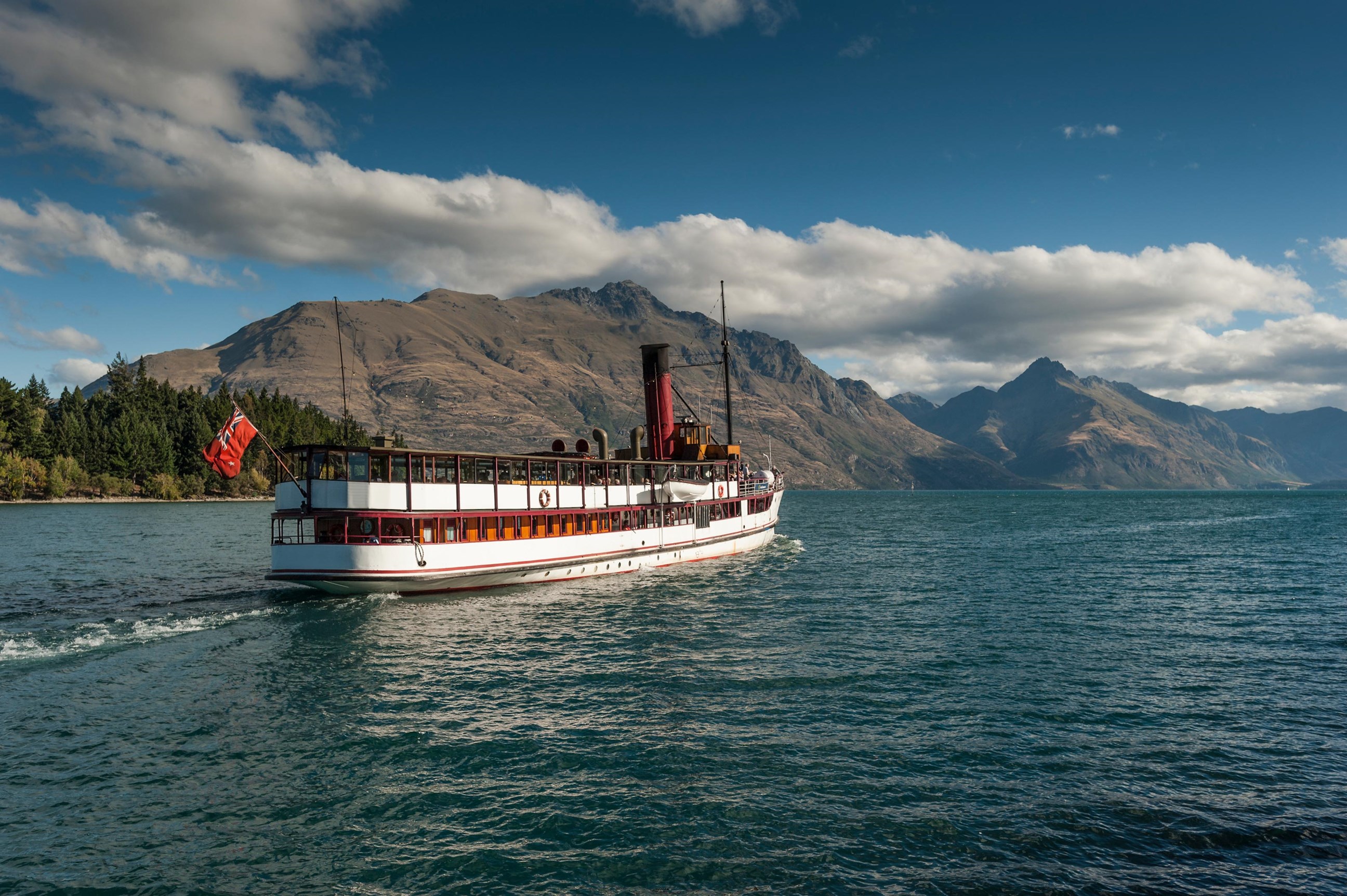 old-steamer-on-lake-wakatipu-new-zealand.jpg