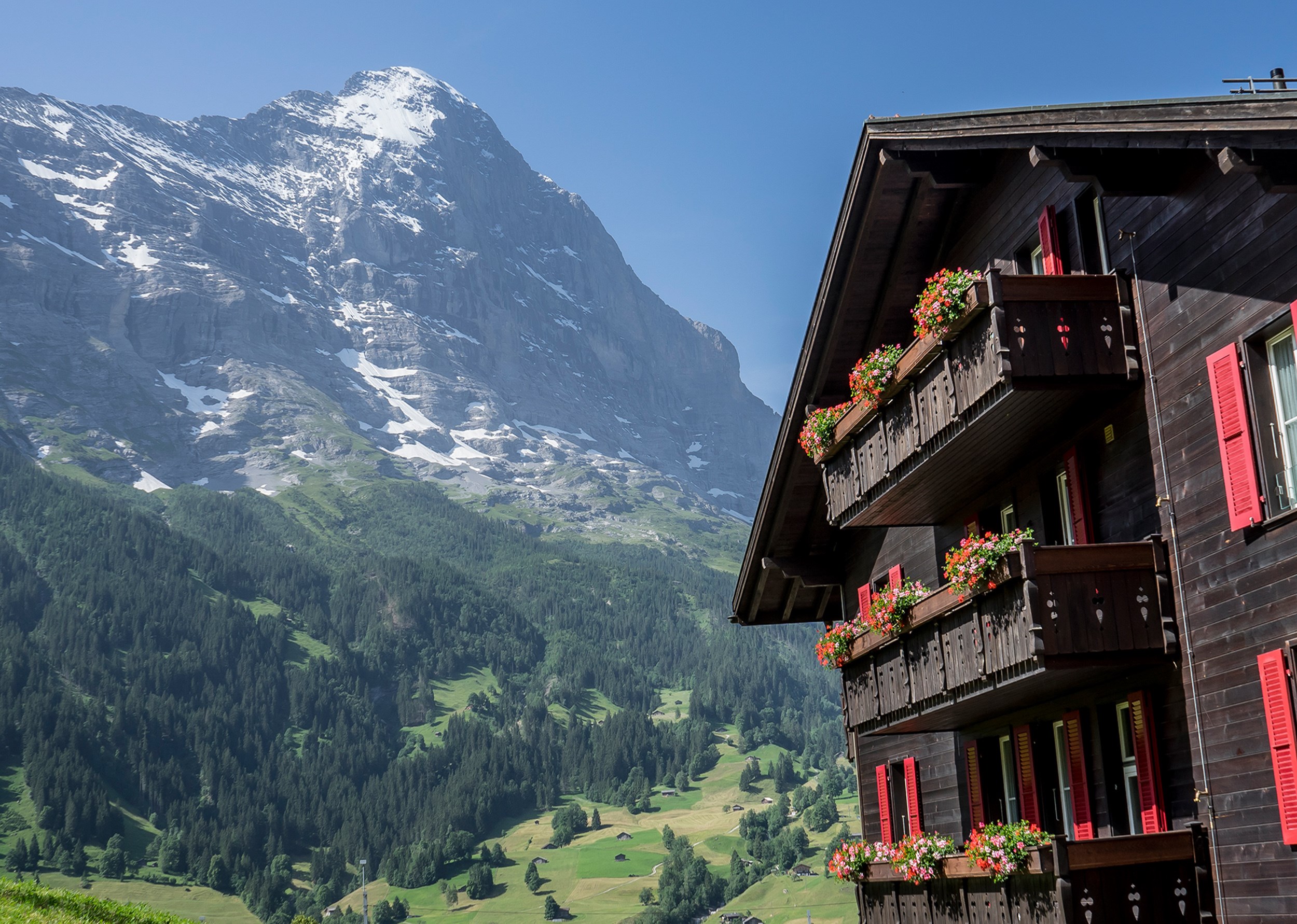 alpine-resort-grindelwald-switzerland.jpg