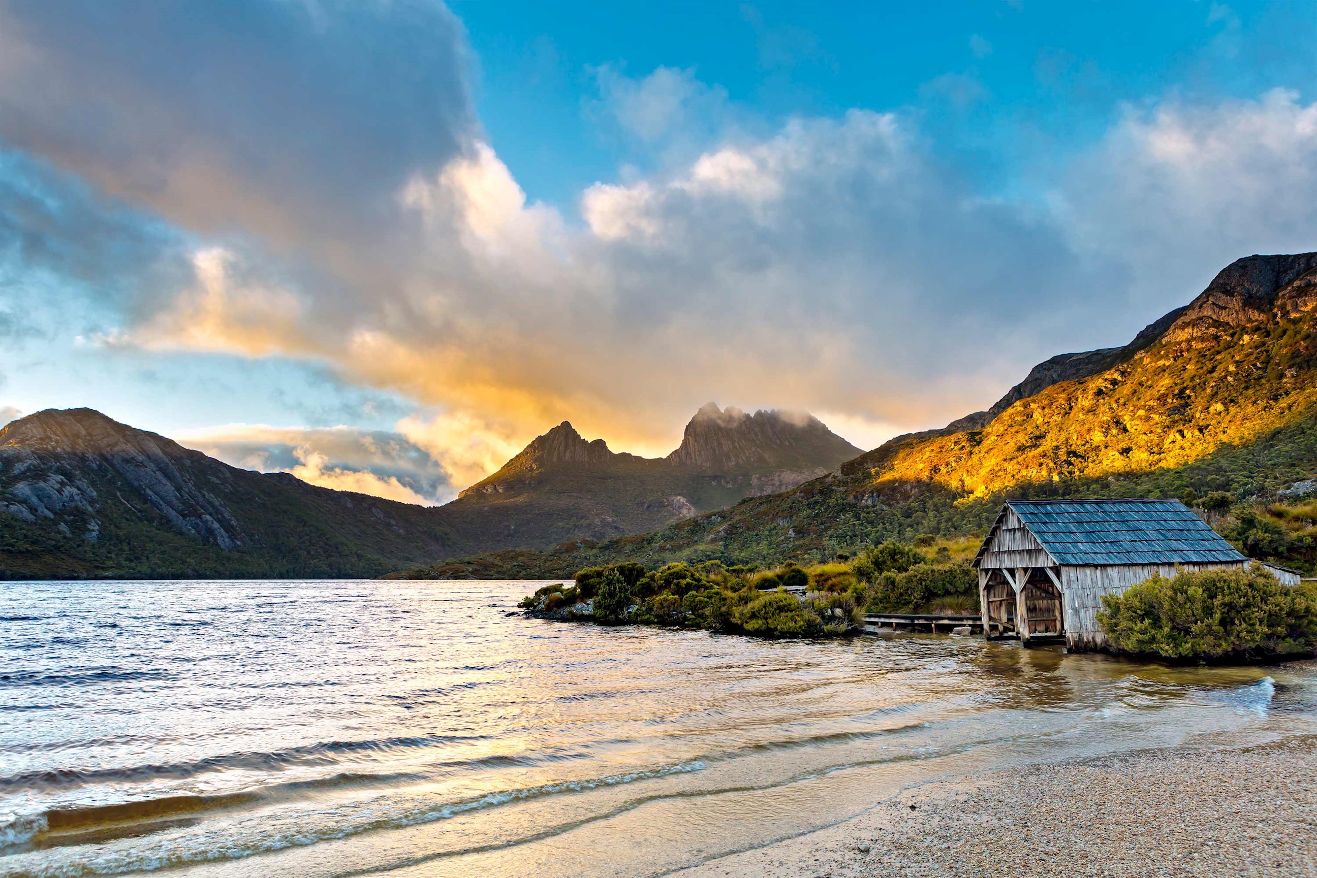 dove-lake-cradle-mountain-tasmania-australia.jpg