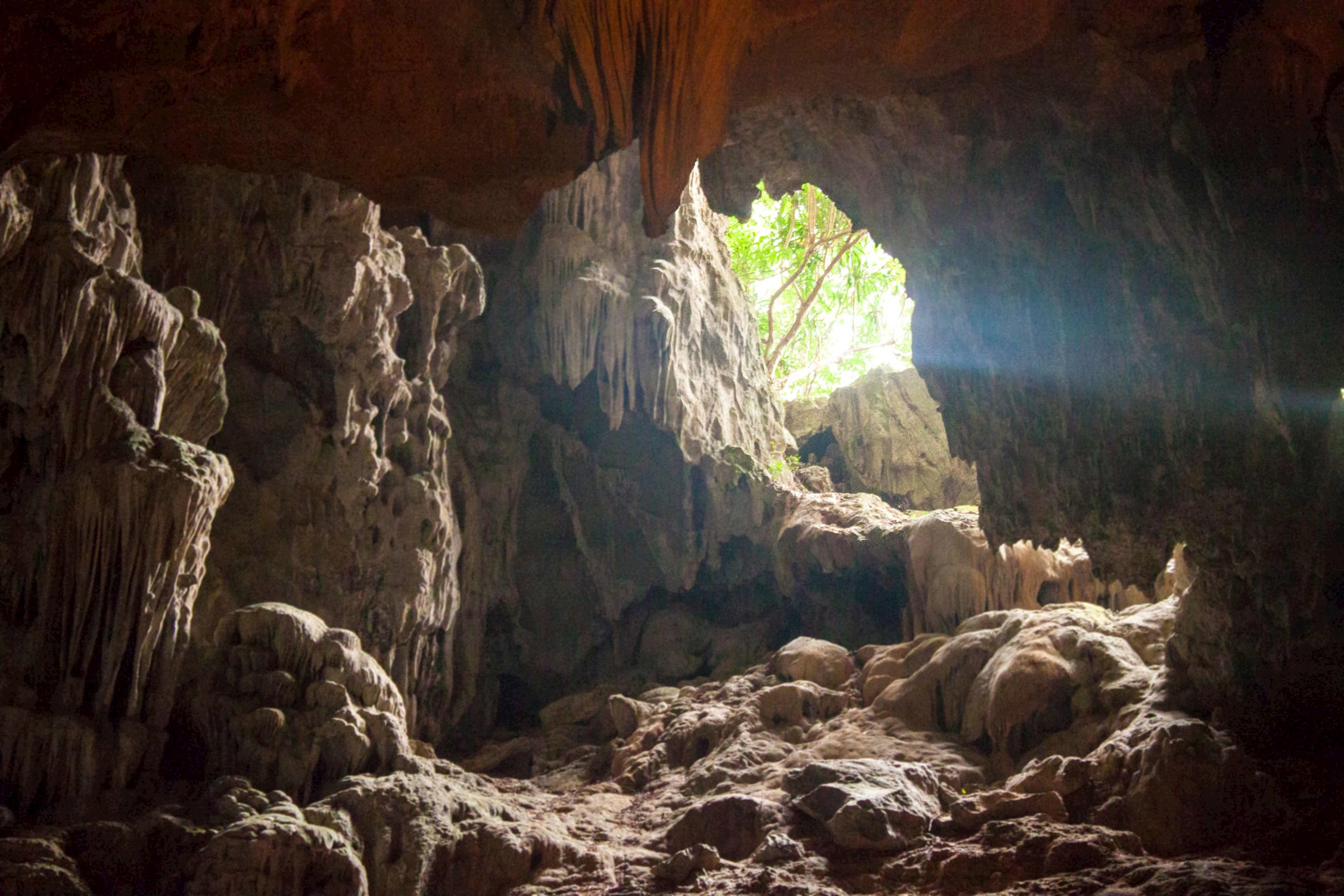 Visit Sung Sot Cave in Halong Bay, Vietnam