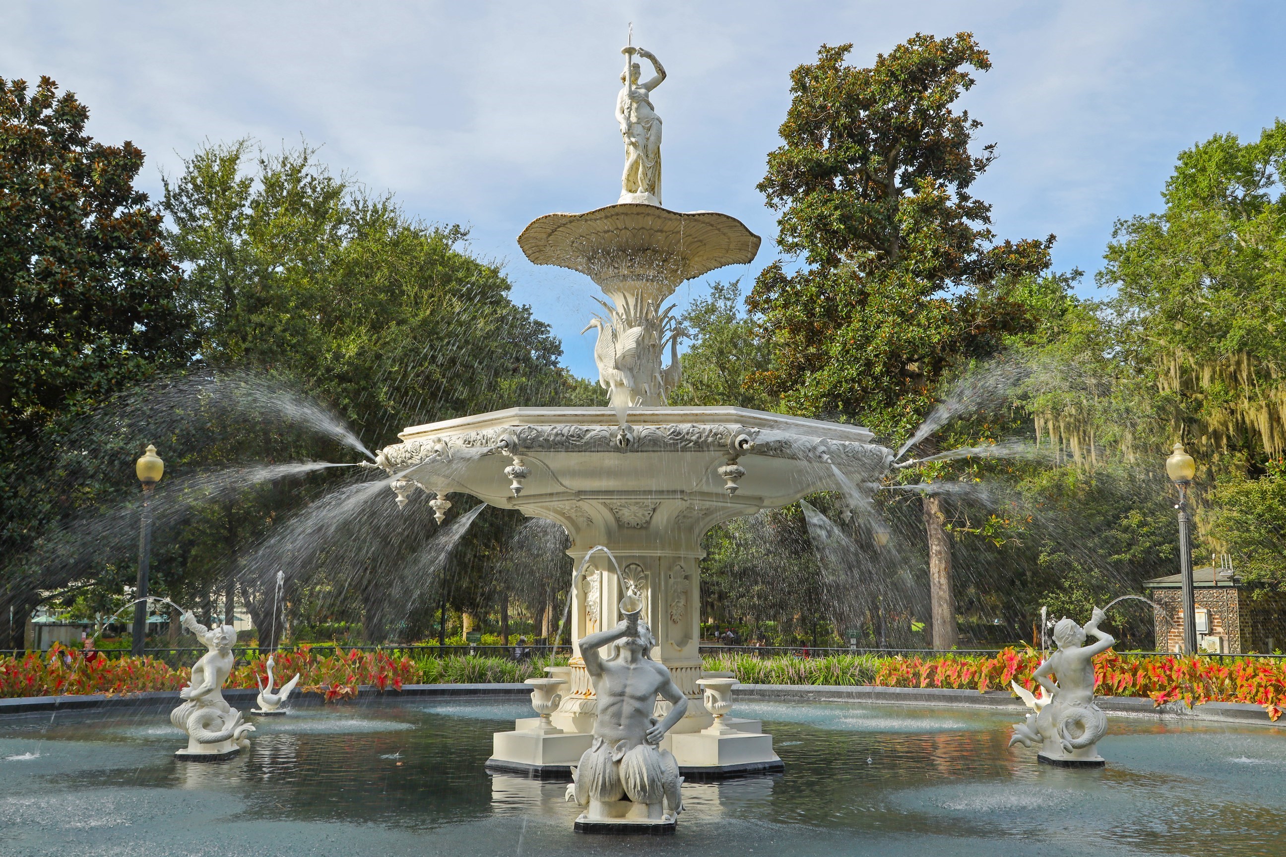 fountain-forsyth-park-downtown-savannah-georgia-usa.jpg