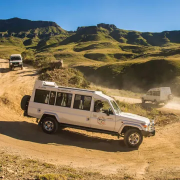 tour-pub-lunch-sani-pass-south-africa.jpg
