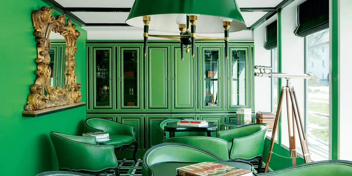 Green Lounge aboard the Trafalgar Reverie