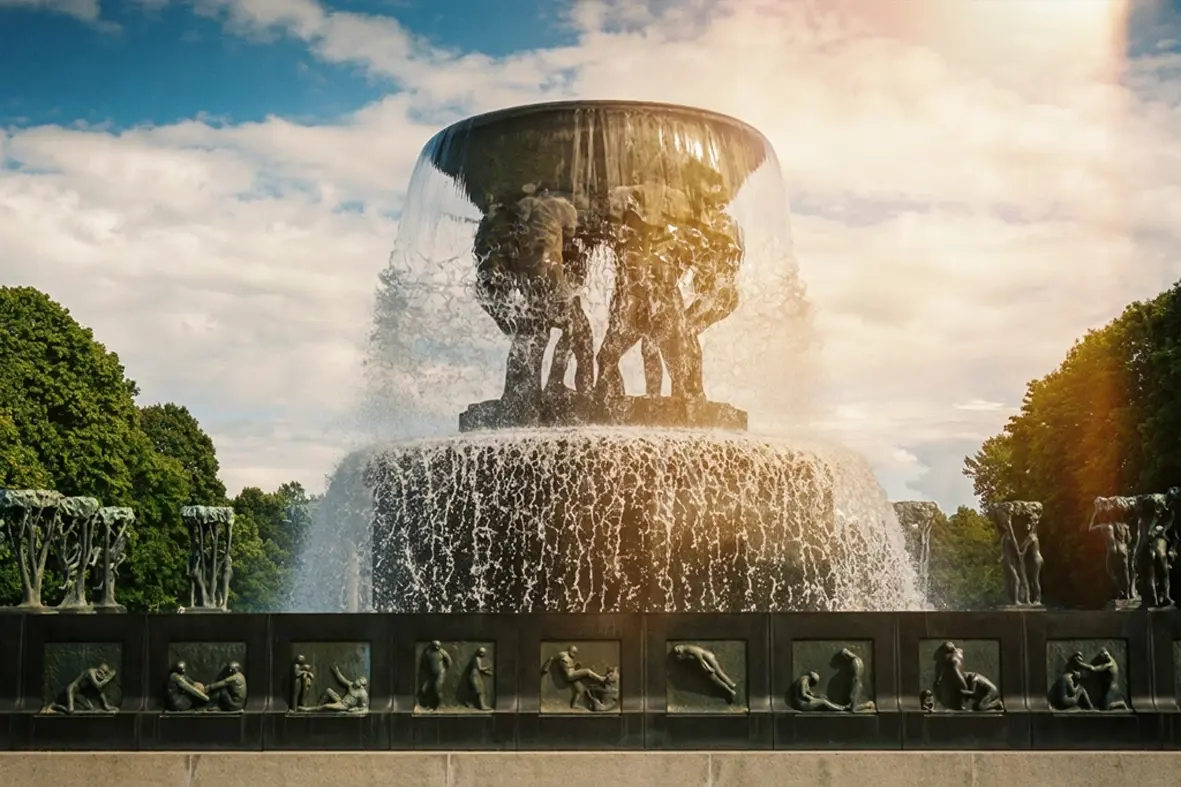 day-hero-vigeland-sculpture-frogner-park-oslo-norway.webp
