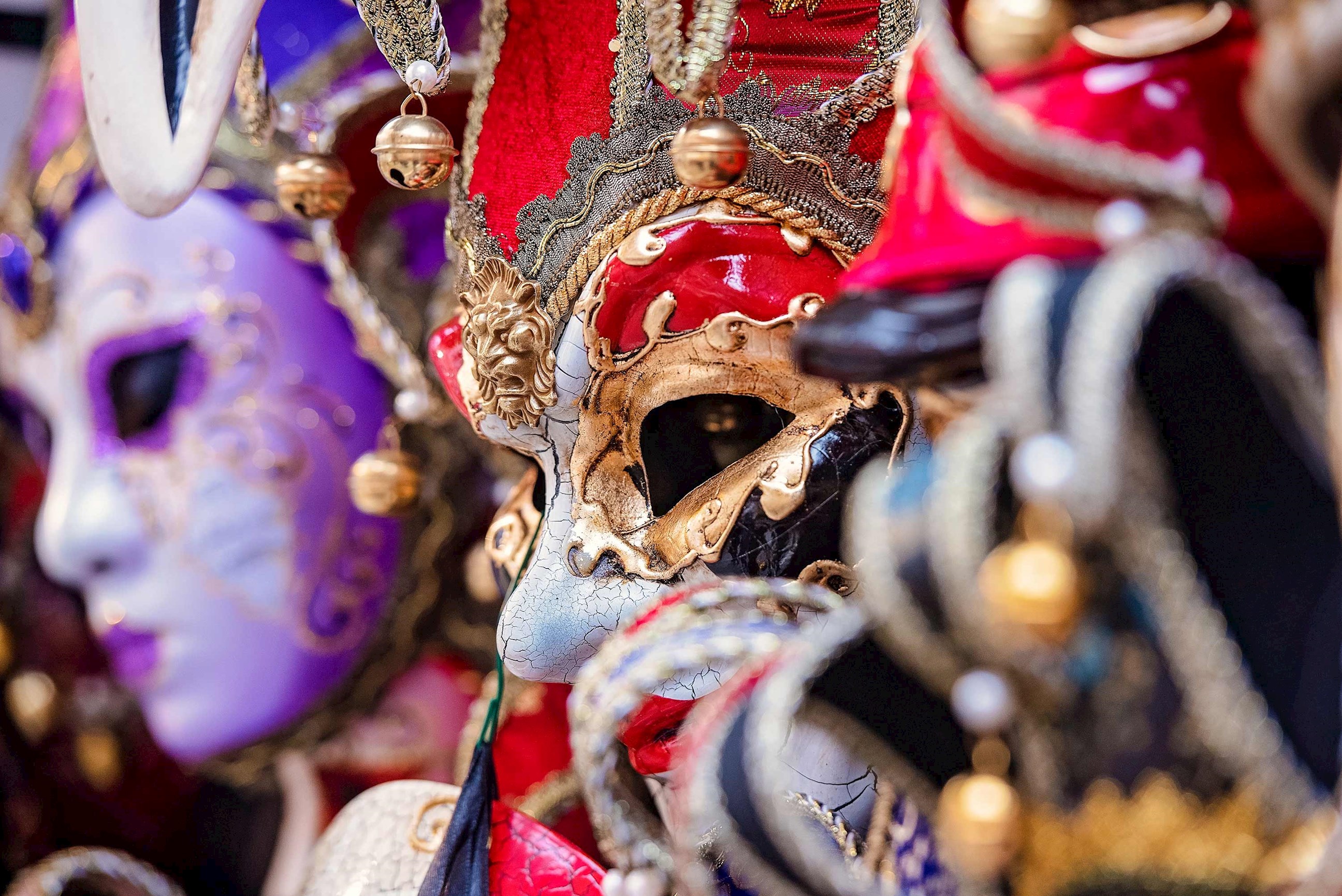 masks-market-venice-italy.jpg