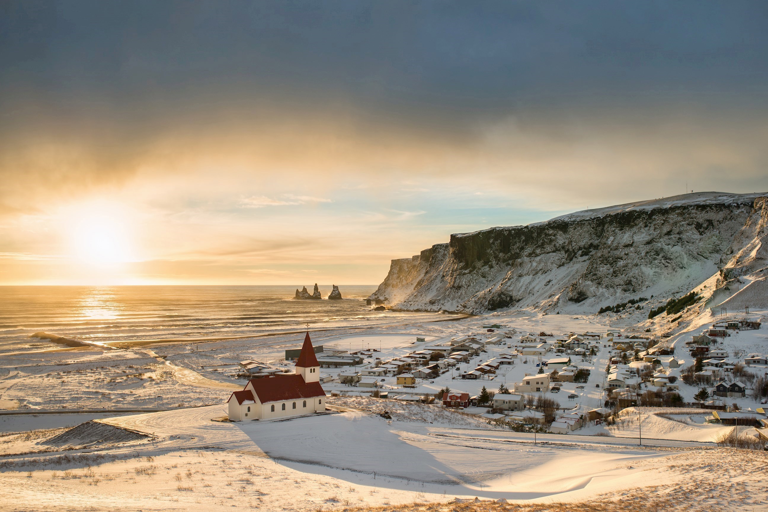 vik-city-coast-near-reynisfjara-iceland-tt.jpg